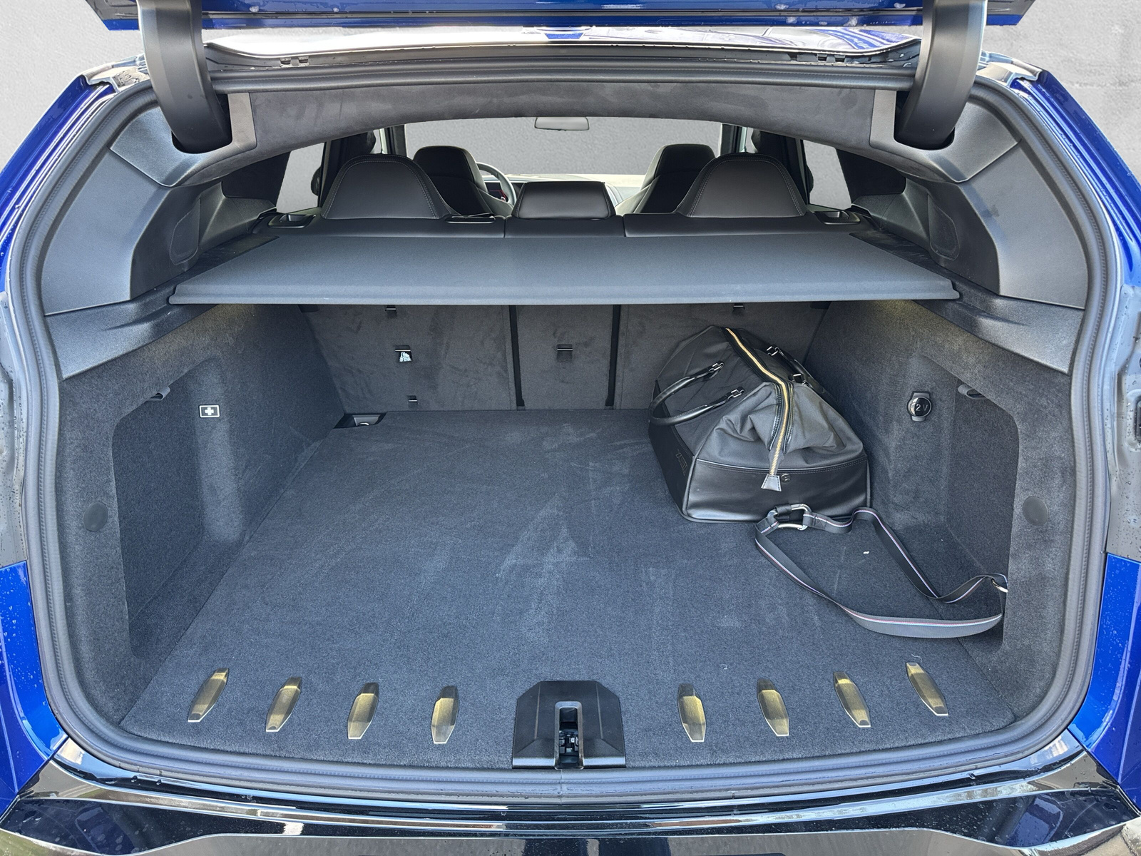 BMW XM xDrive 50e PHEV Steptronic-image-9
