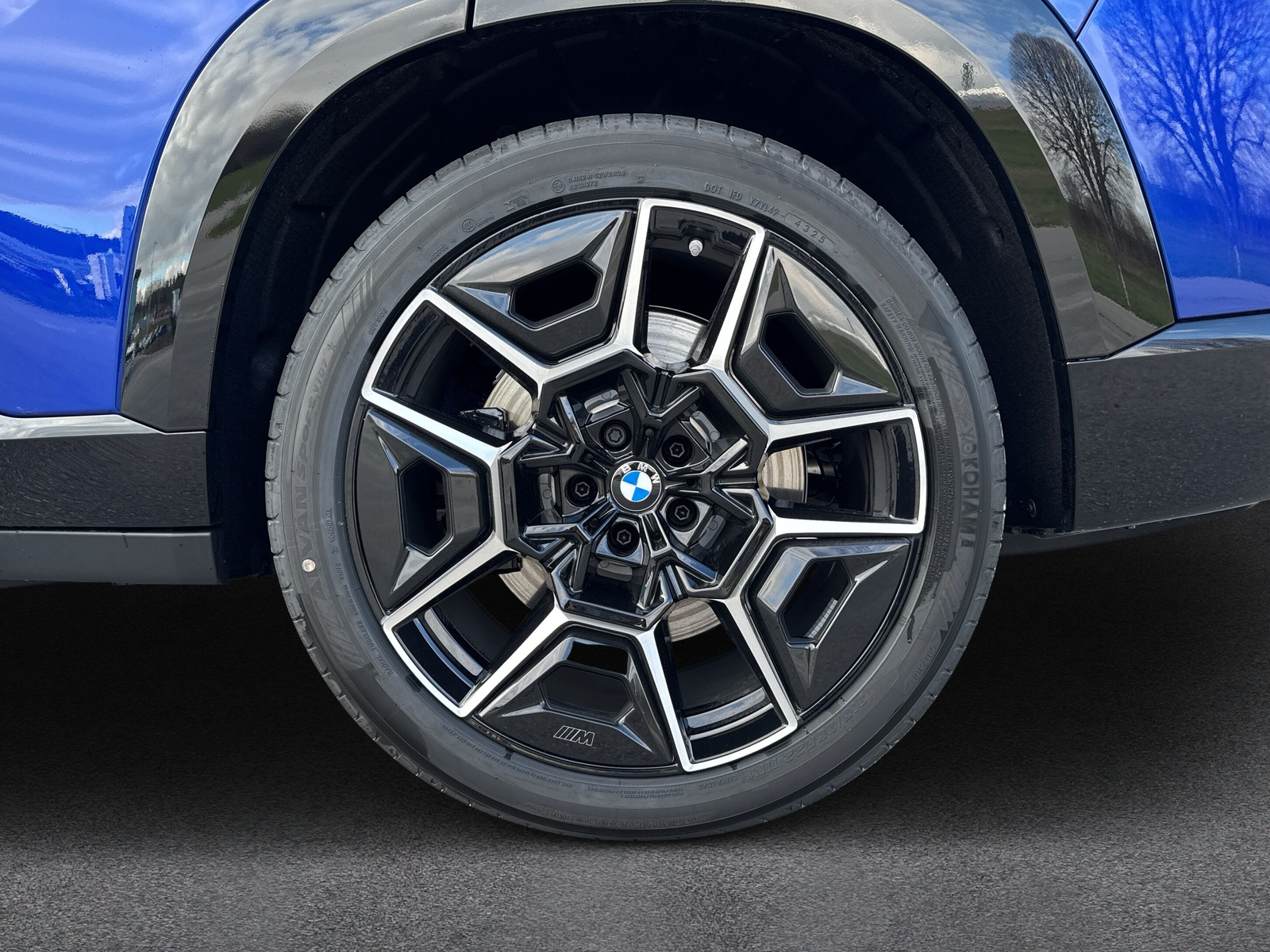 BMW XM xDrive 50e PHEV Steptronic-image-8