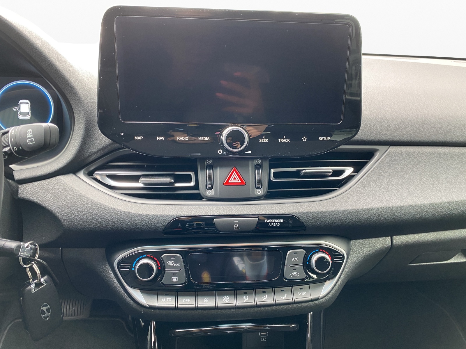 HYUNDAI i30 1.5 T-GDi Amplia-image-14