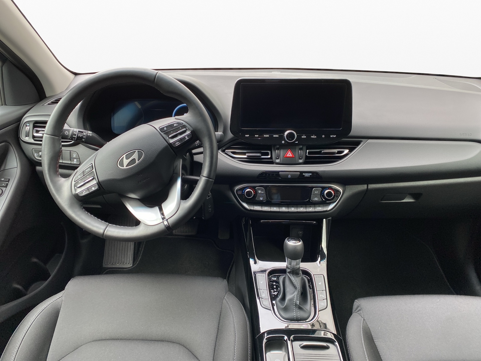 HYUNDAI i30 1.5 T-GDi Amplia-image-11