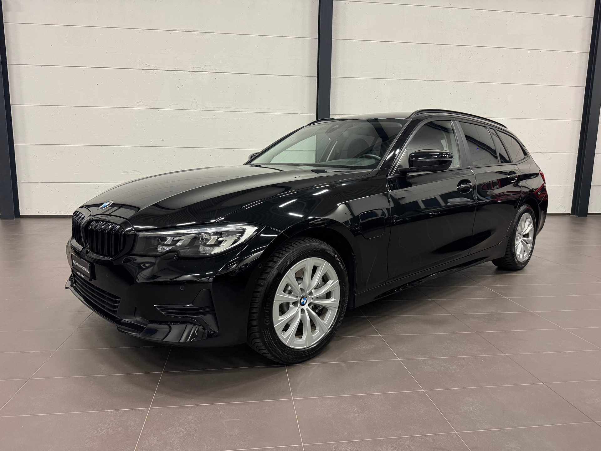 BMW 330e x DriveTouring Steptronic