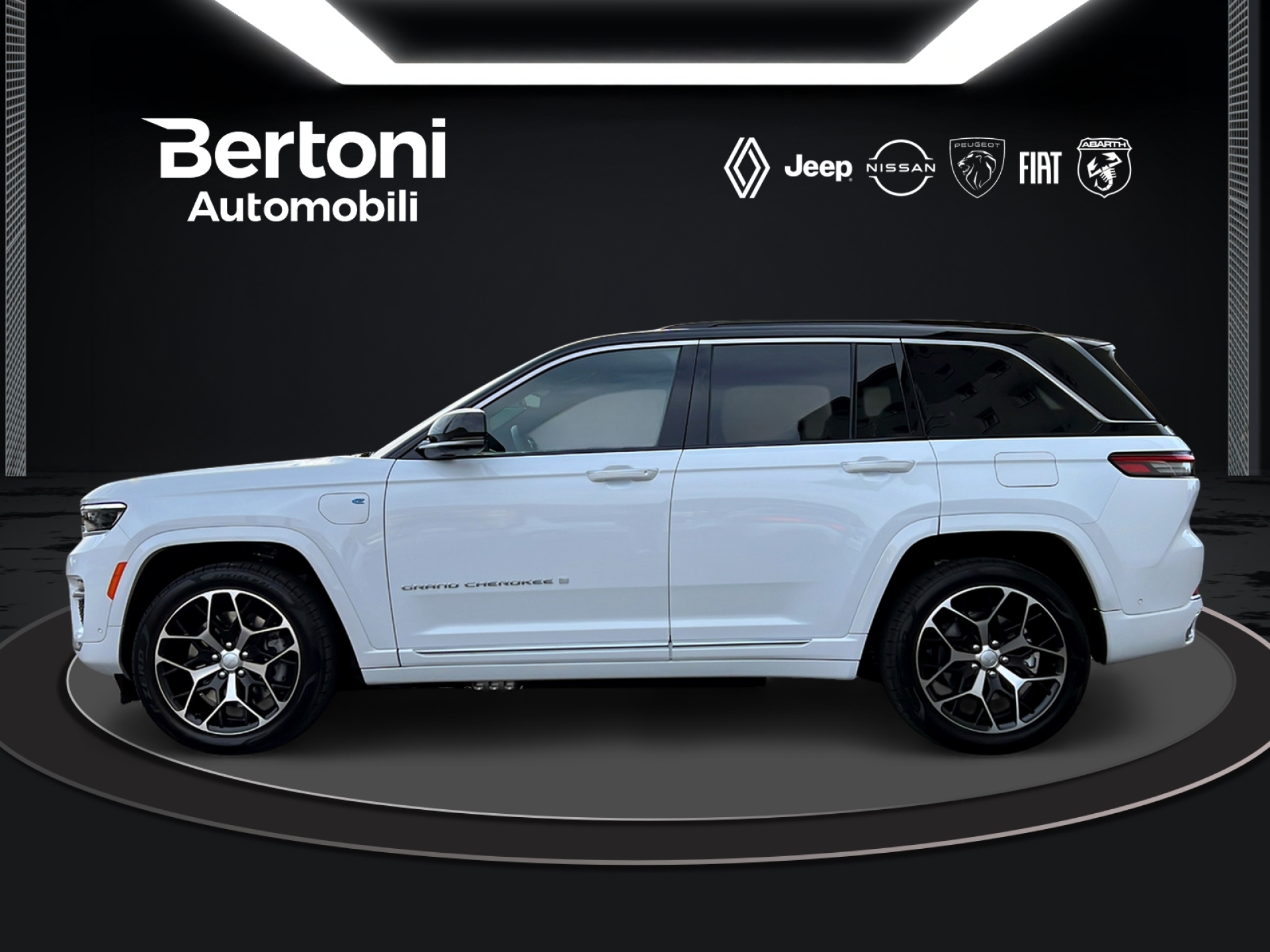 JEEP Grand Cherokee 2.0 Turbo Summi-showroom-element-1