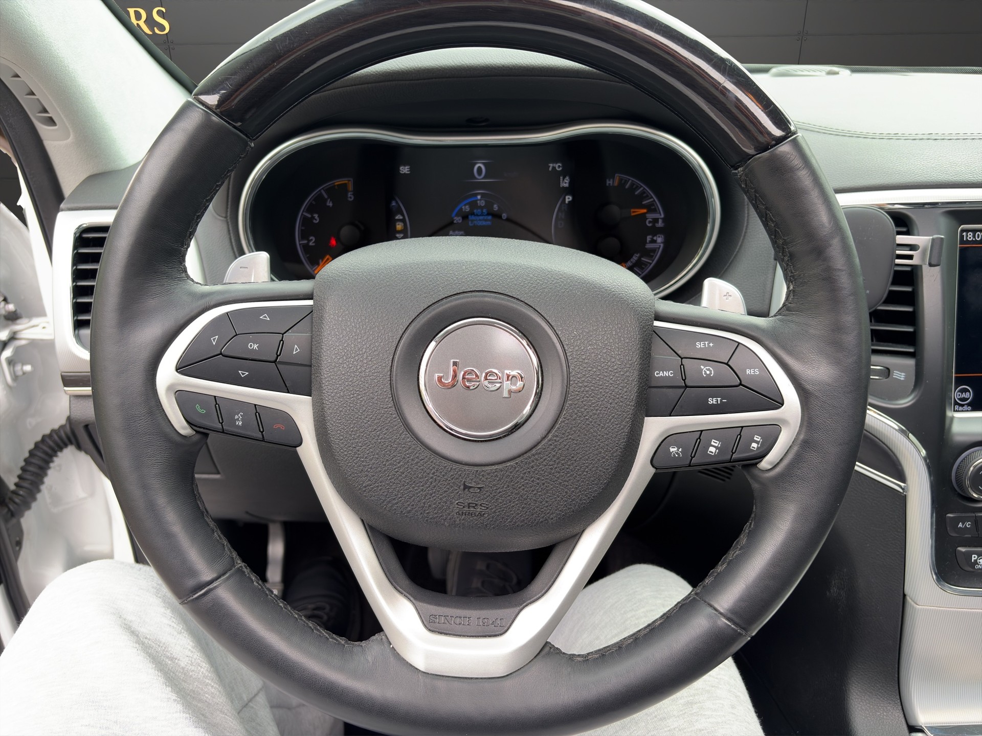 JEEP Grand Cherokee 3.0 CRD Summit Automatic-image-12