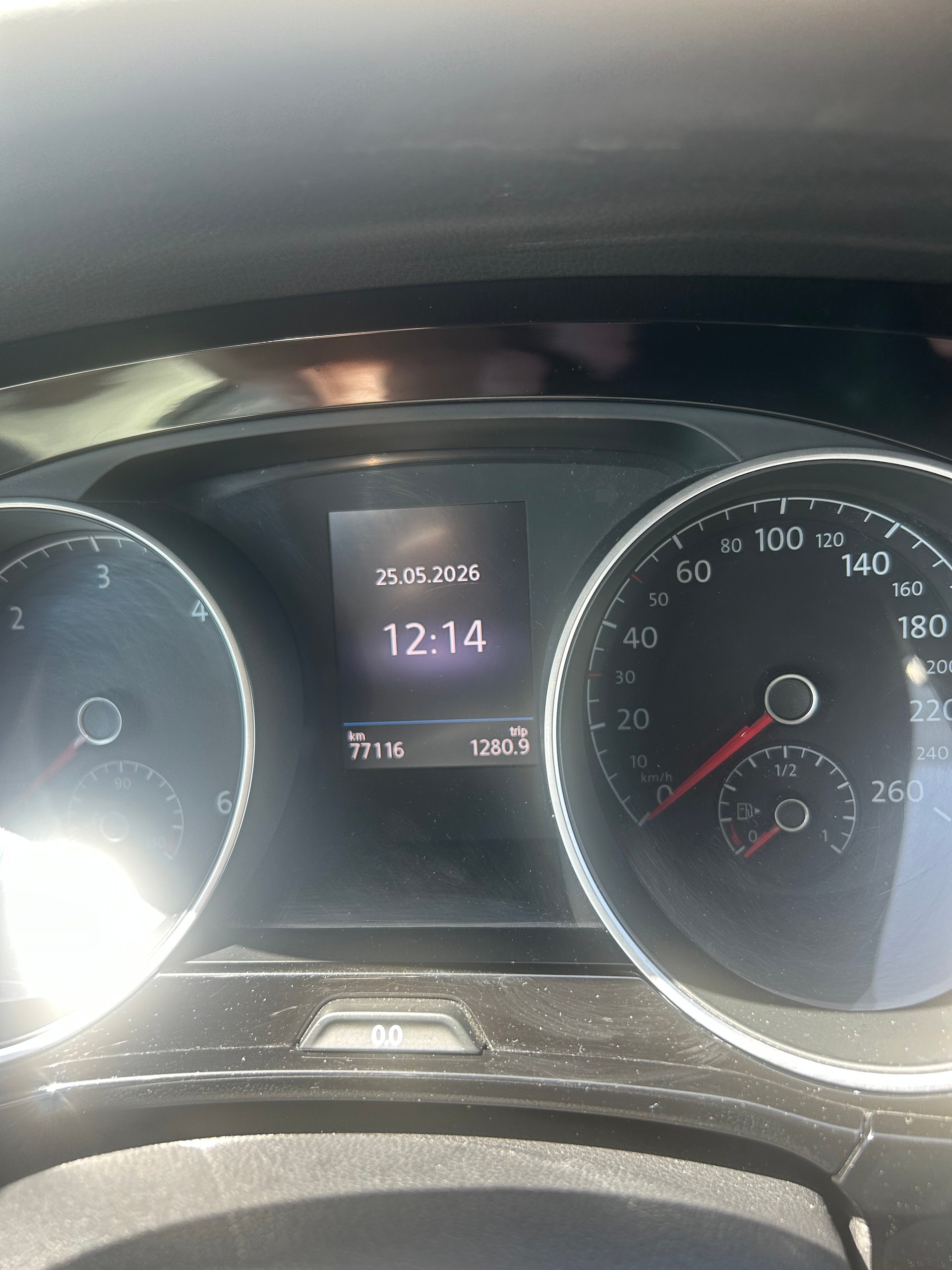 VW Touran 2.0 TDI BlueMotion Technology Sport DSG-showroom-element-1