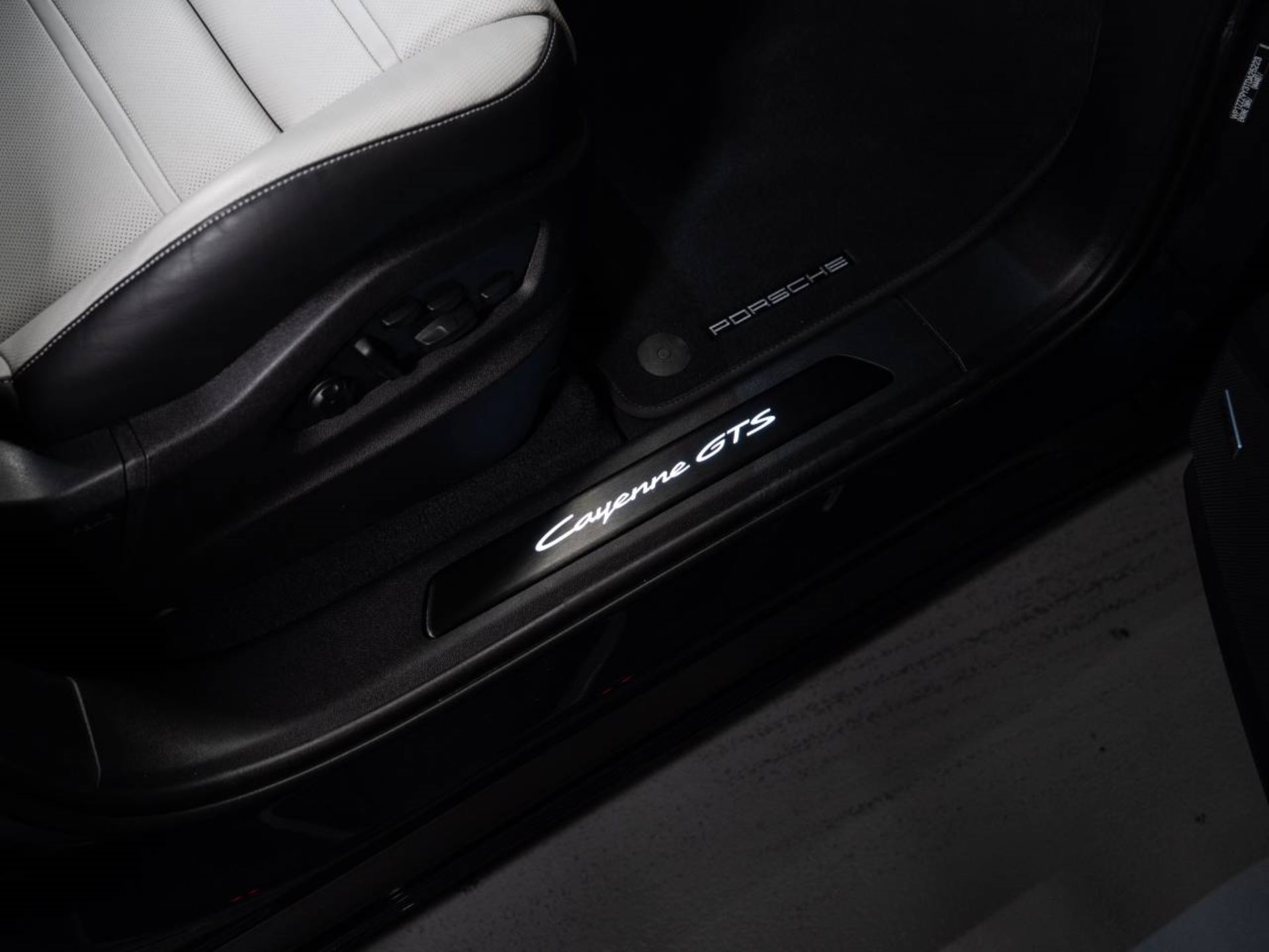 PORSCHE Cayenne GTS-image-17
