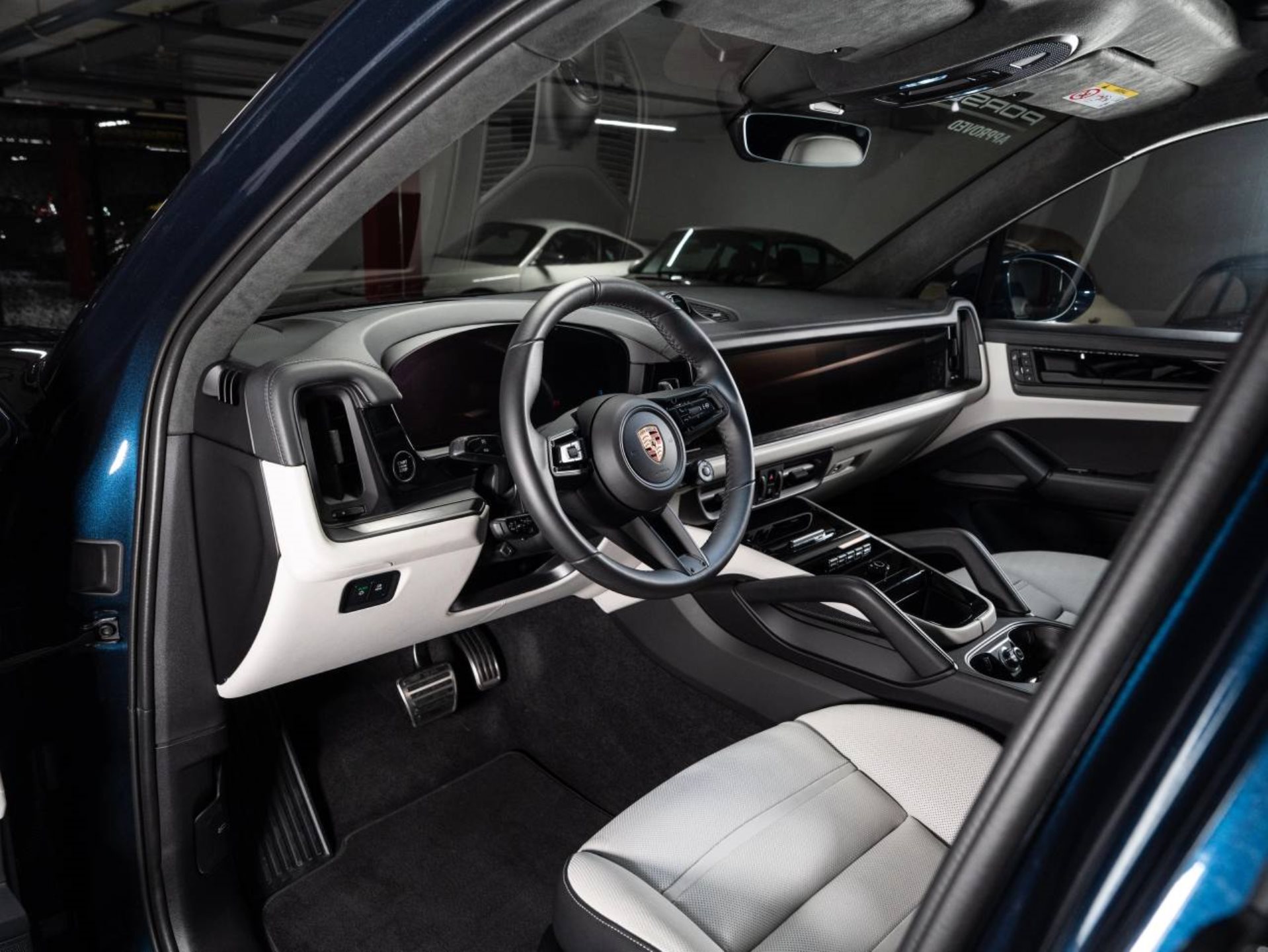 PORSCHE Cayenne GTS-showroom-element-3