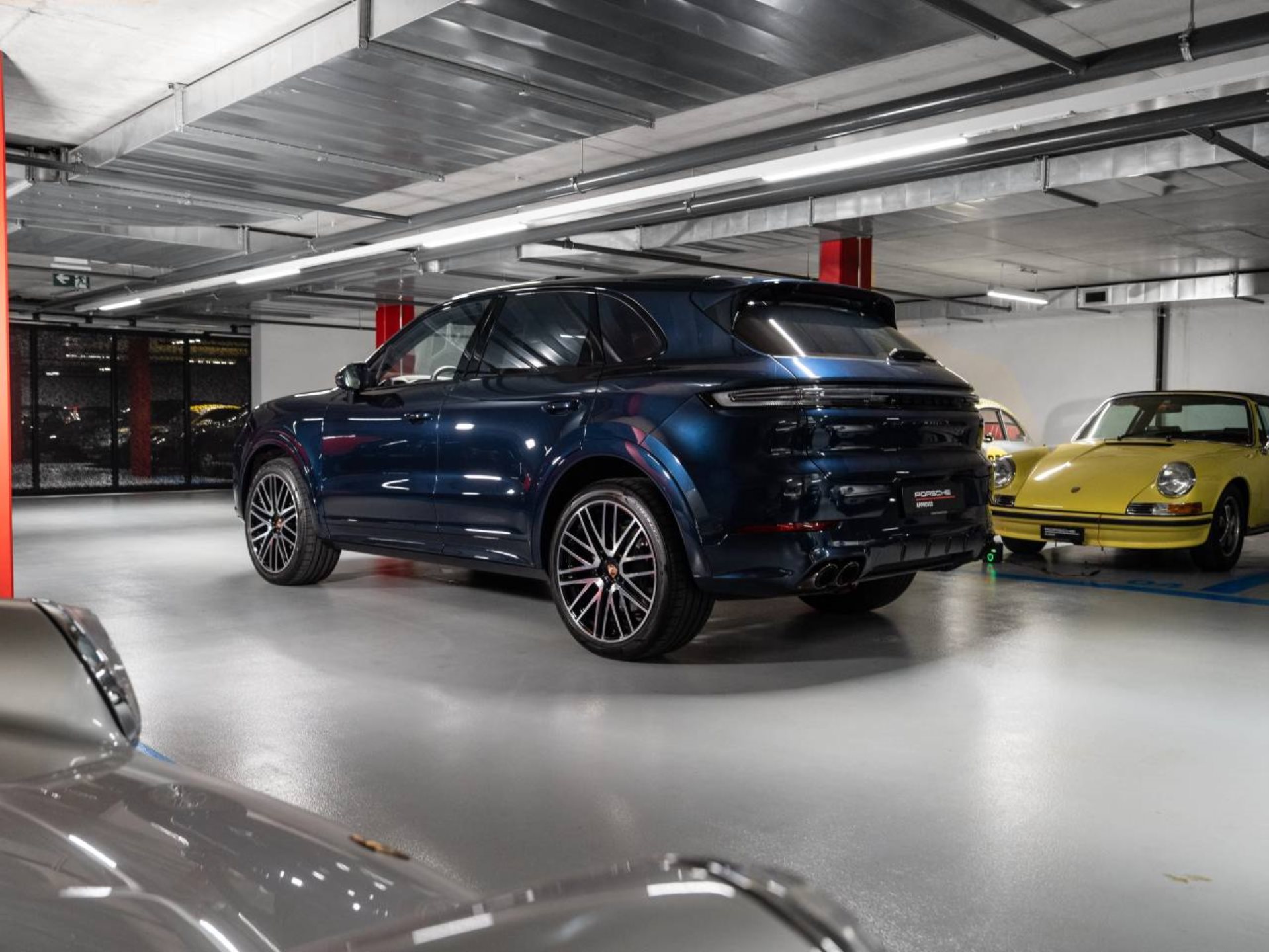 PORSCHE Cayenne GTS-showroom-element-2