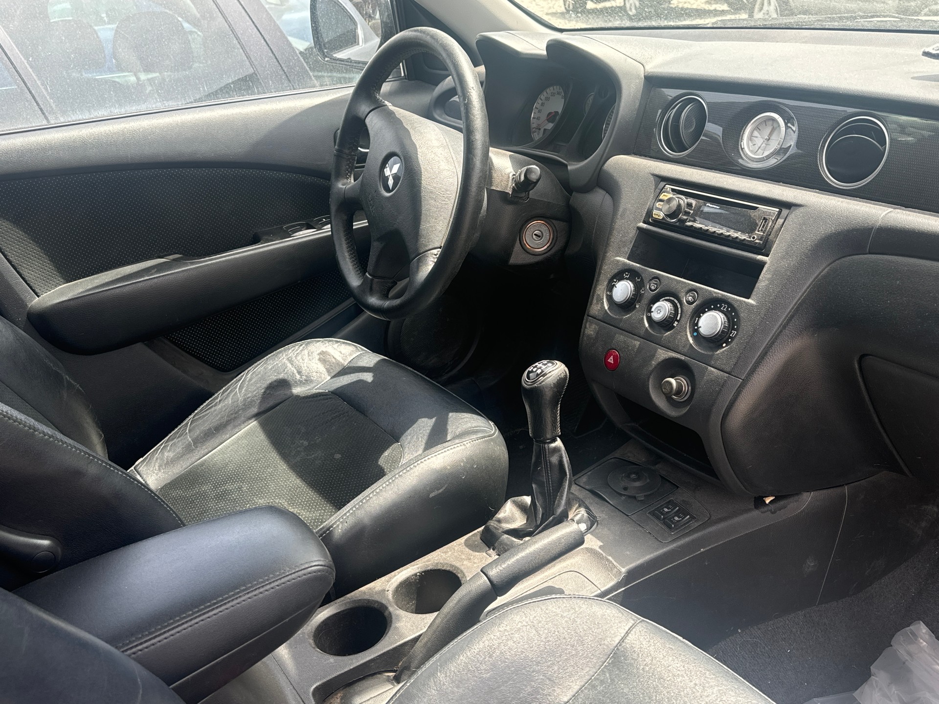 MITSUBISHI Outlander 2.0 16V Turbo-image-12