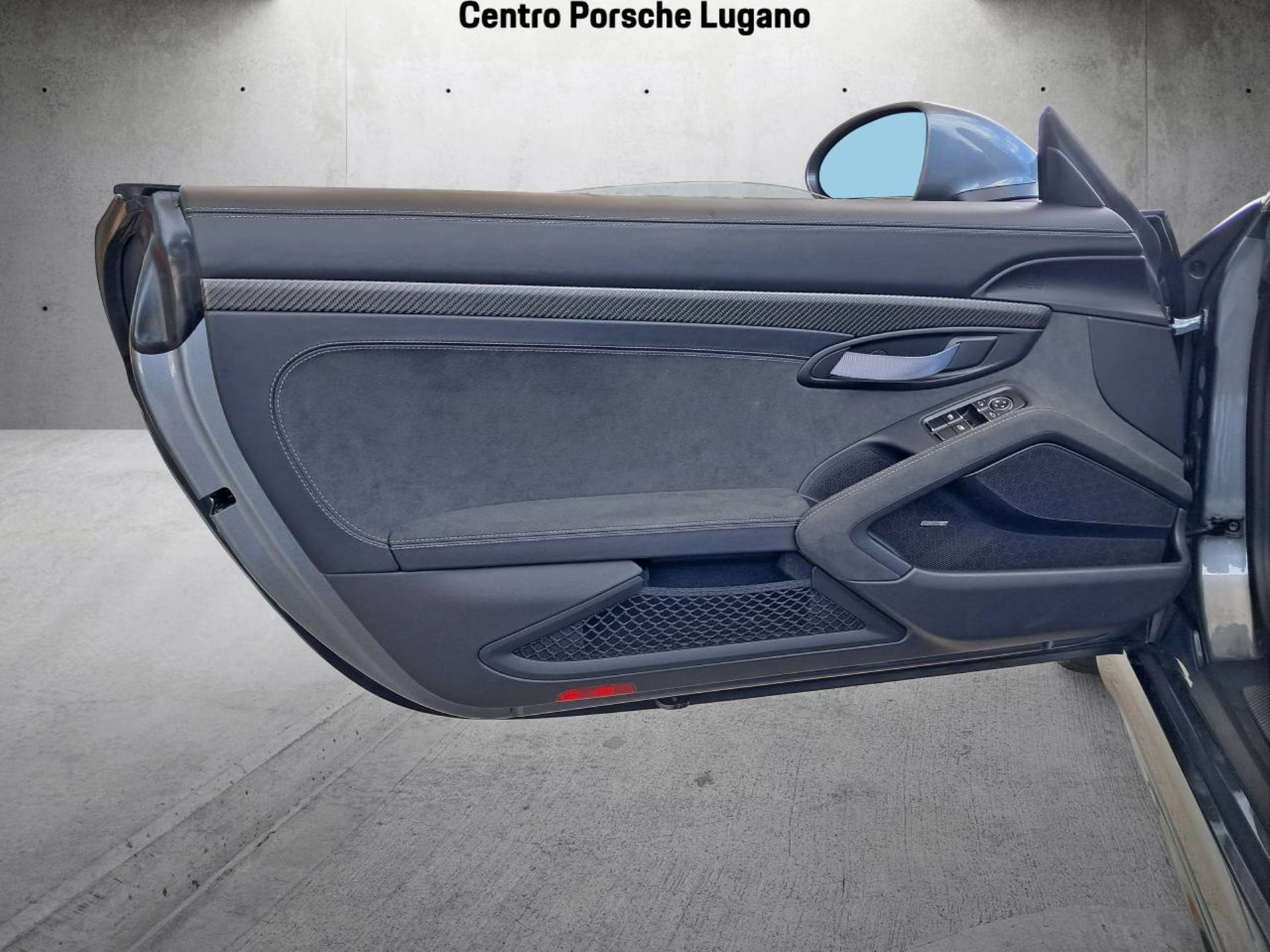 PORSCHE 718 Spyder RS-image-23