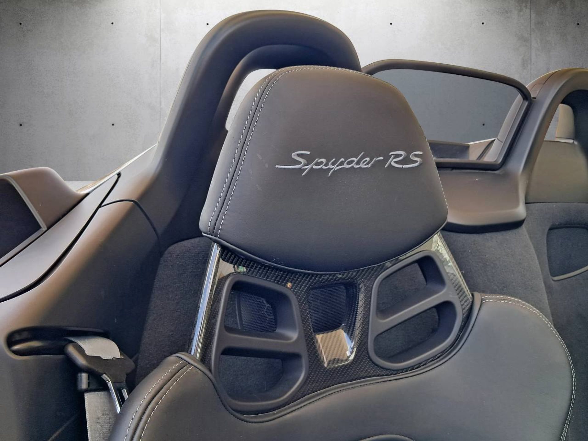 PORSCHE 718 Spyder RS-image-25