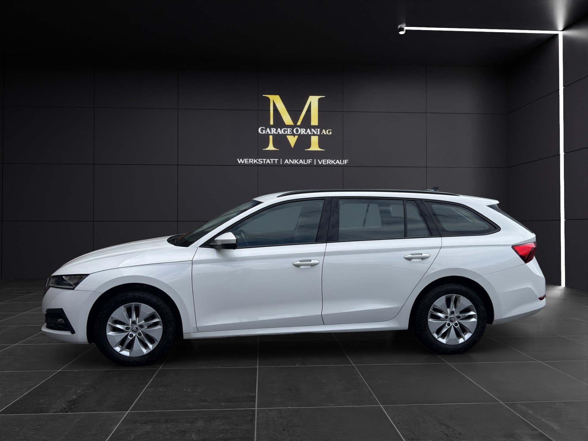 SKODA Octavia Combi 1.0 TSI mHEV DSG Ambition-showroom-element-1