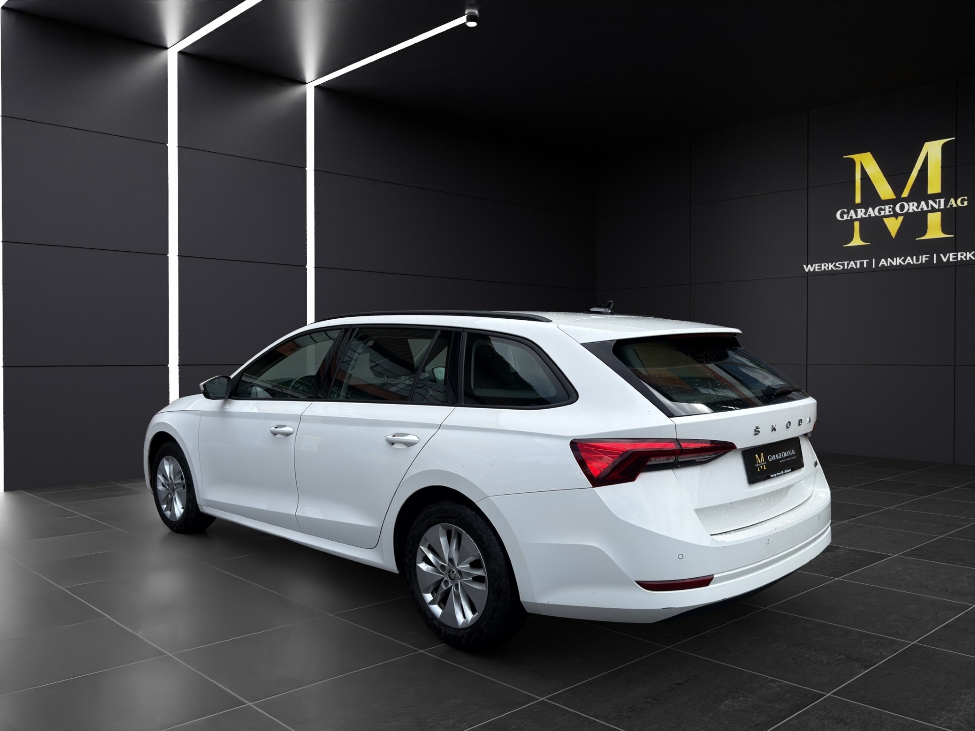 SKODA Octavia Combi 1.0 TSI mHEV DSG Ambition-showroom-element-2