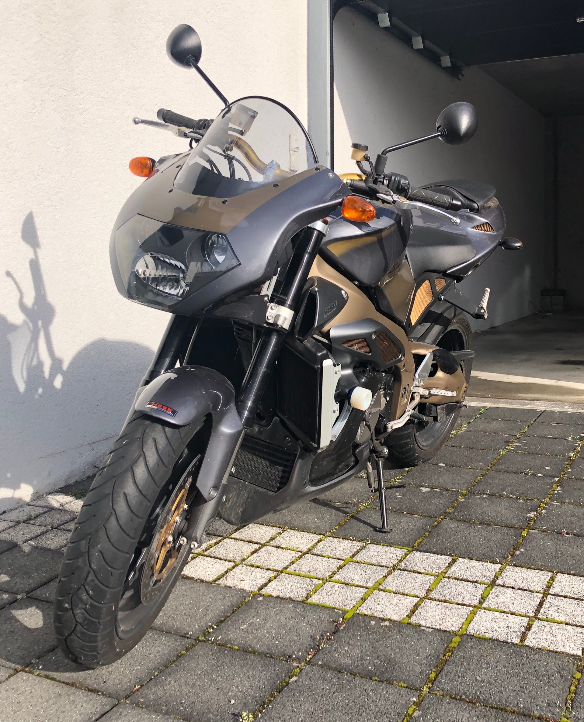 APRILIA Tuono 1000 R-image-1