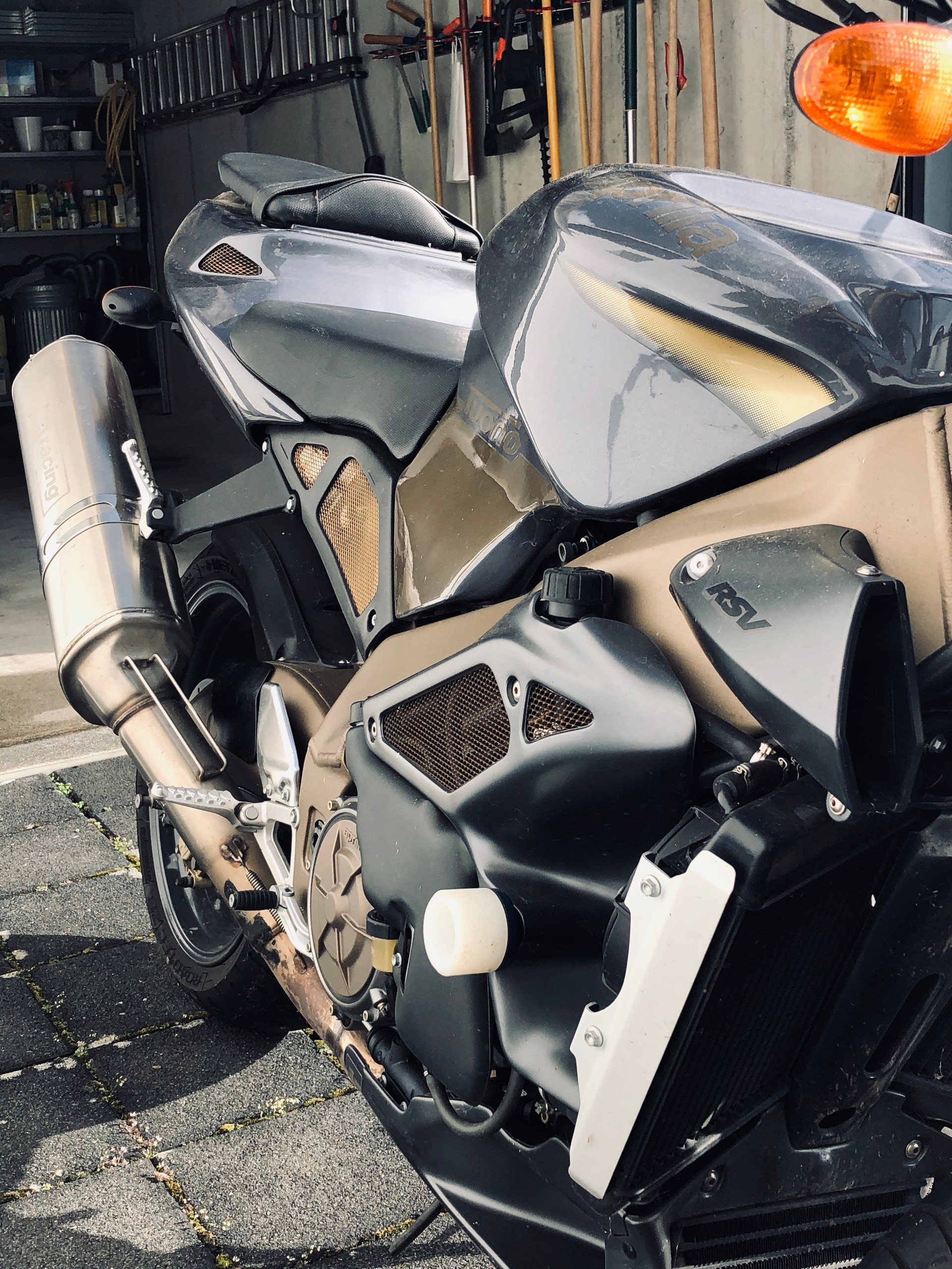APRILIA Tuono 1000 R-image-3