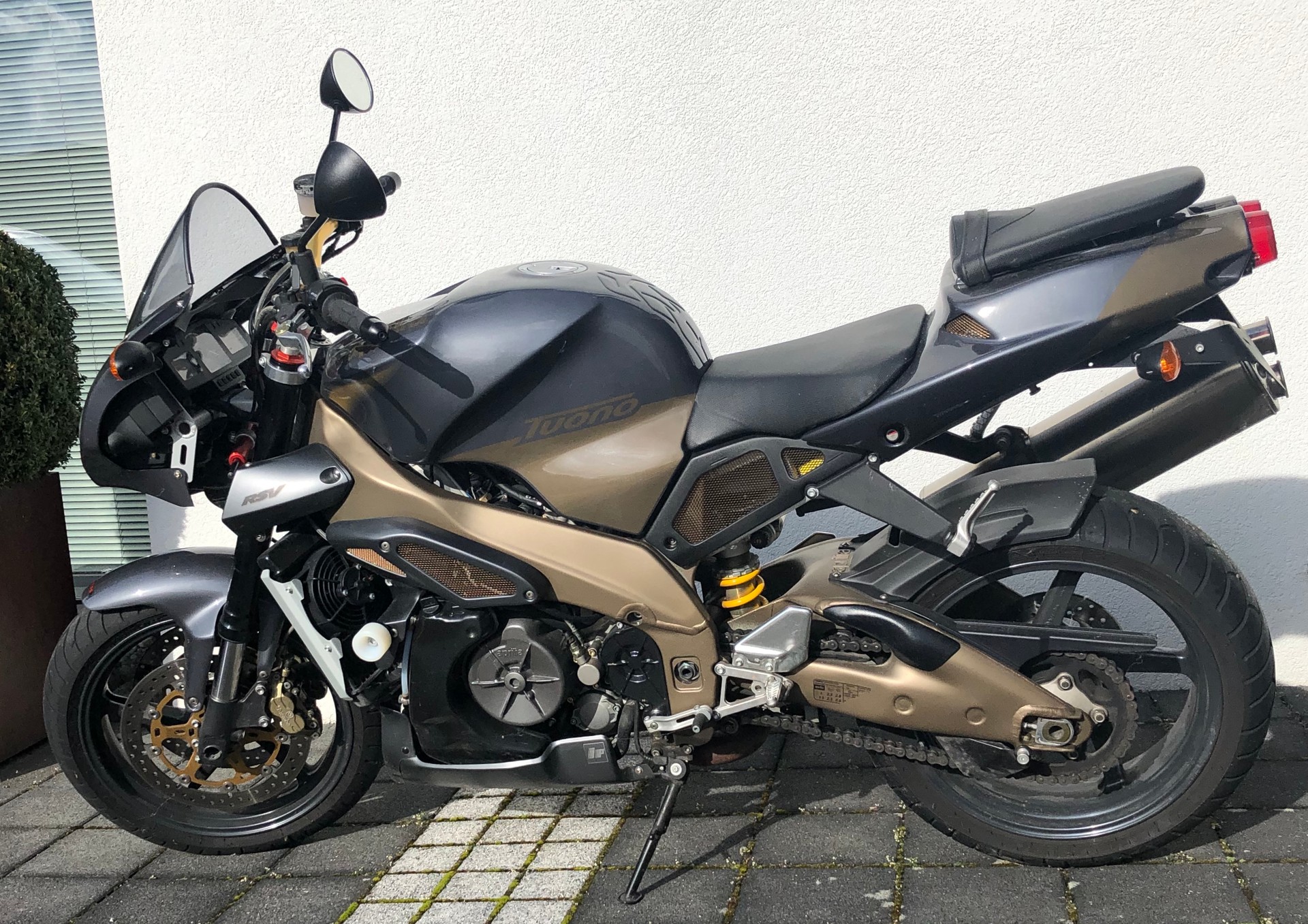 APRILIA Tuono 1000 R-image-0