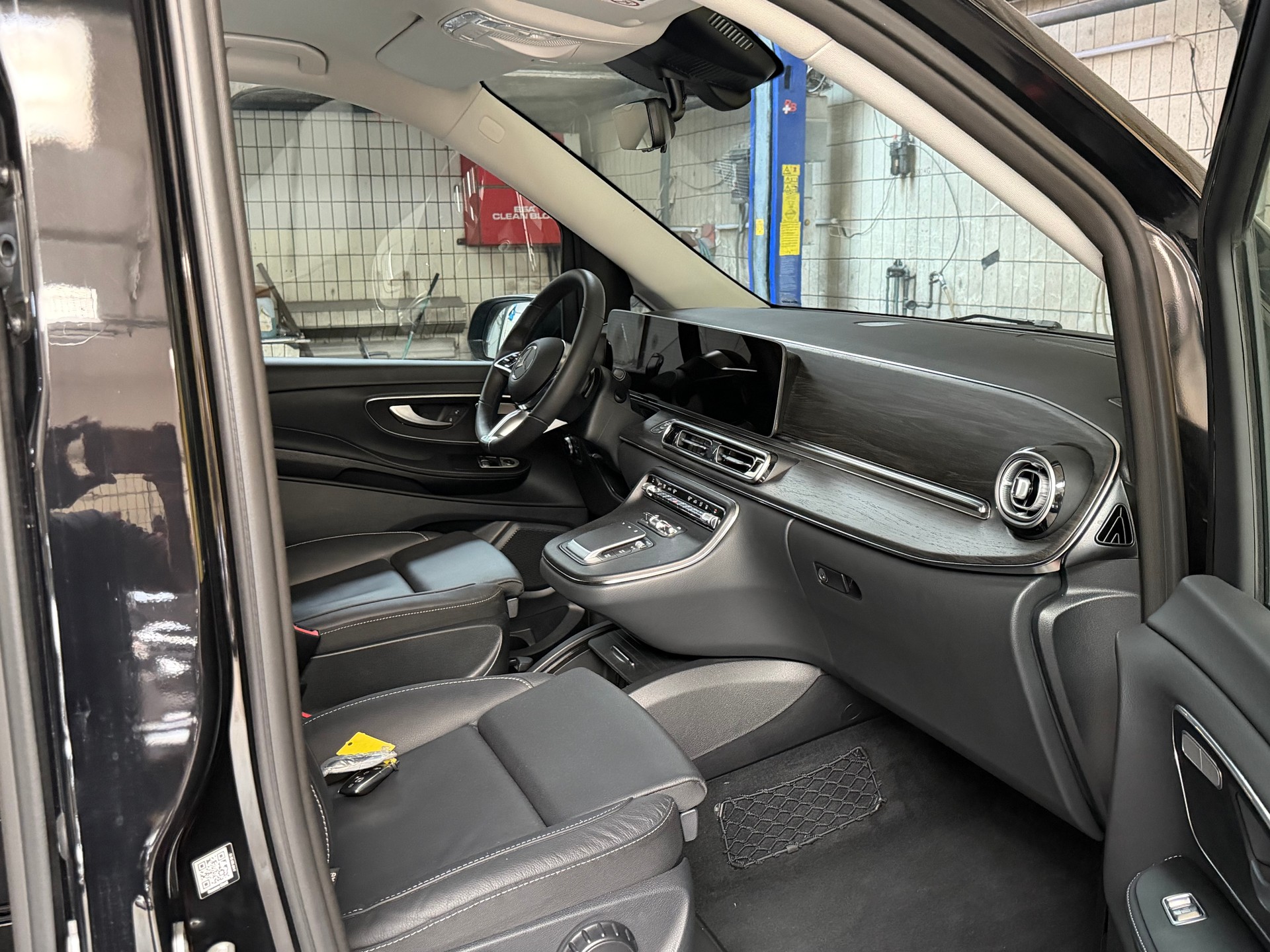 MERCEDES-BENZ V 300 d extralang Avantgarde 9G-Tronic-image-4