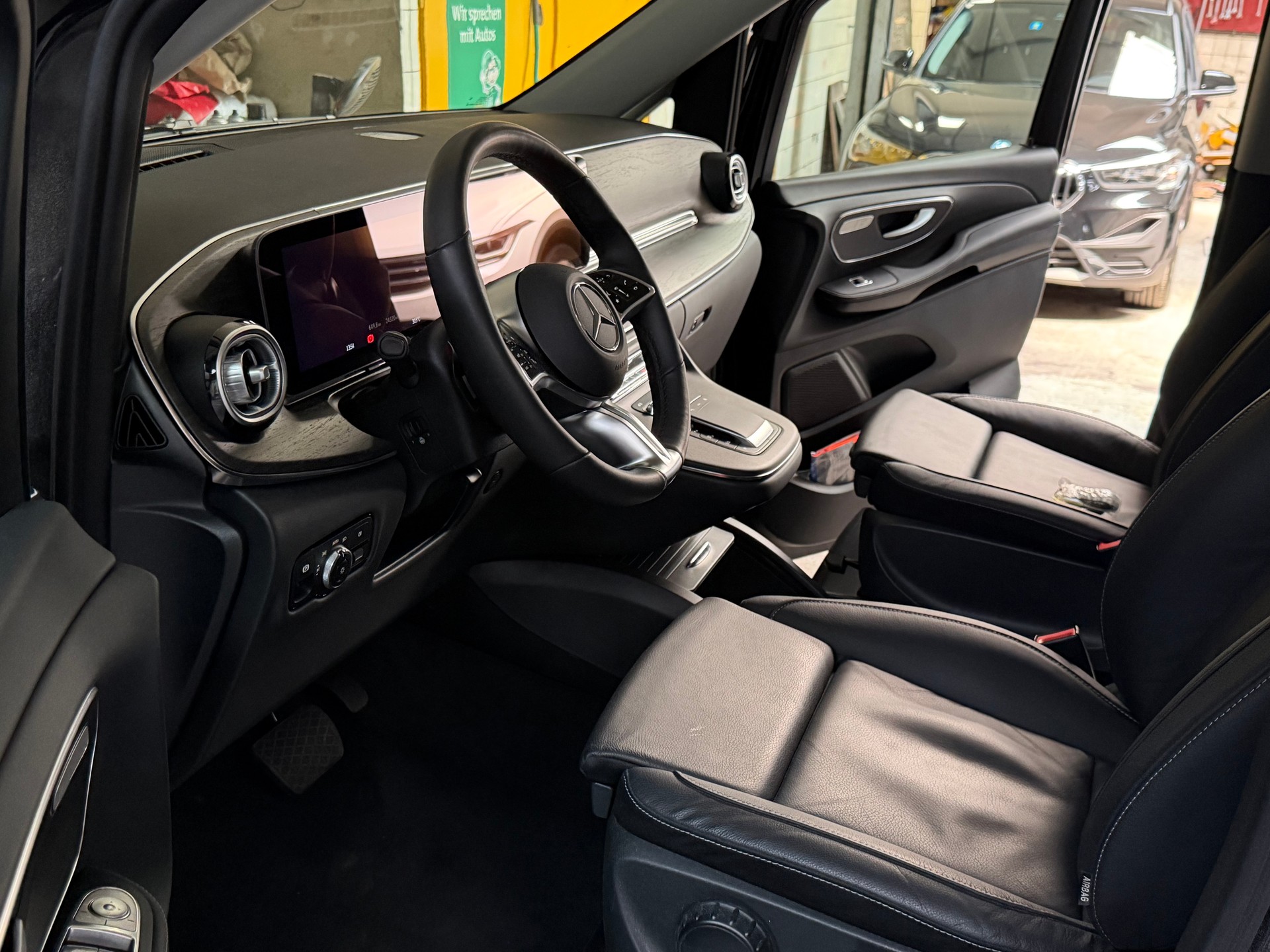 MERCEDES-BENZ V 300 d extralang Avantgarde 9G-Tronic-image-5