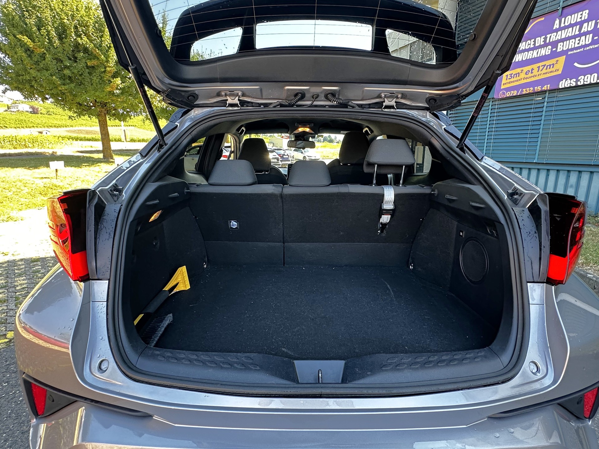 TOYOTA C-HR 2.0 HSD CVT Trend-image-12