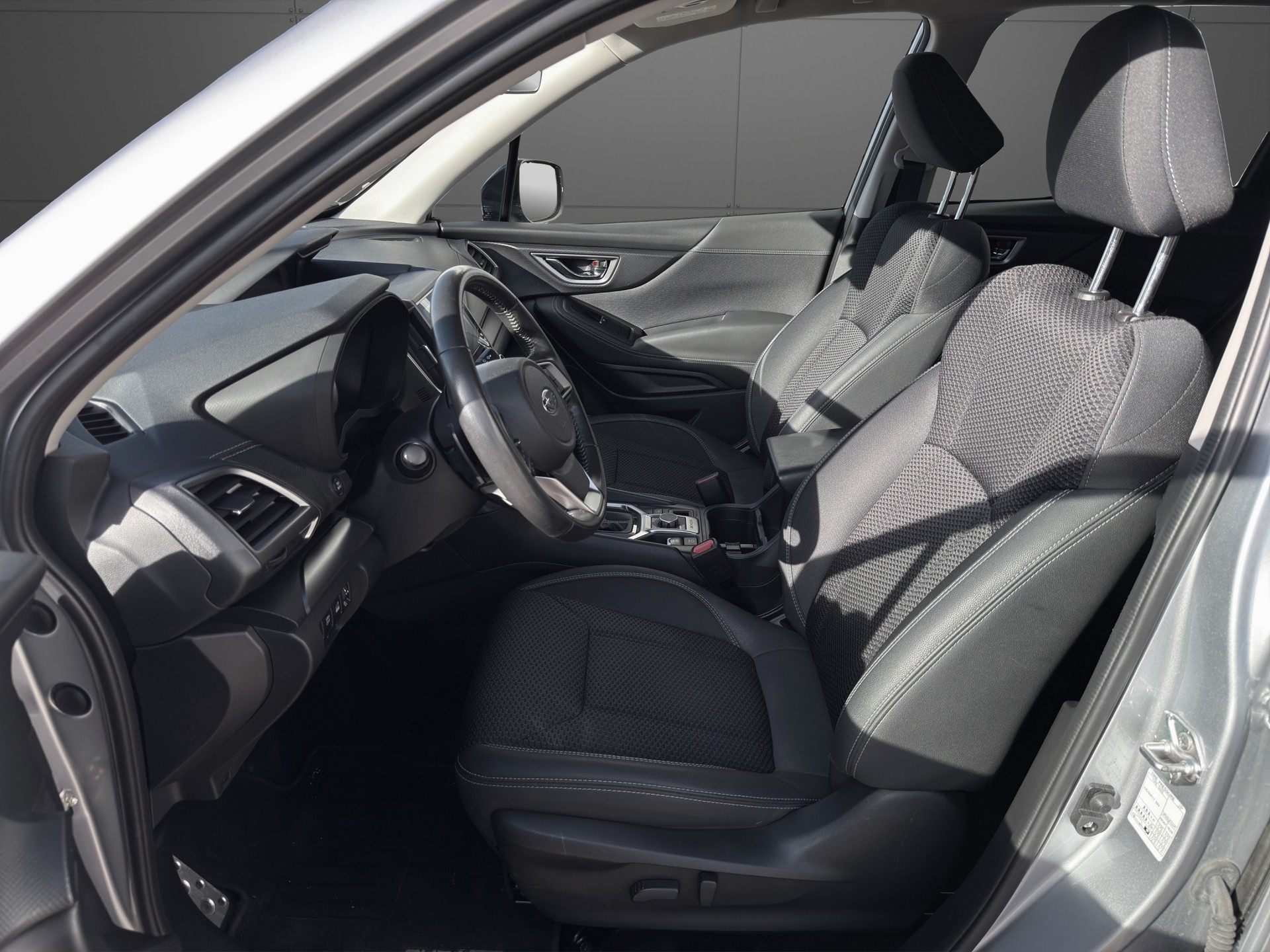 SUBARU Forester 2.0i e-Boxer Advantage Lineartronic-image-5