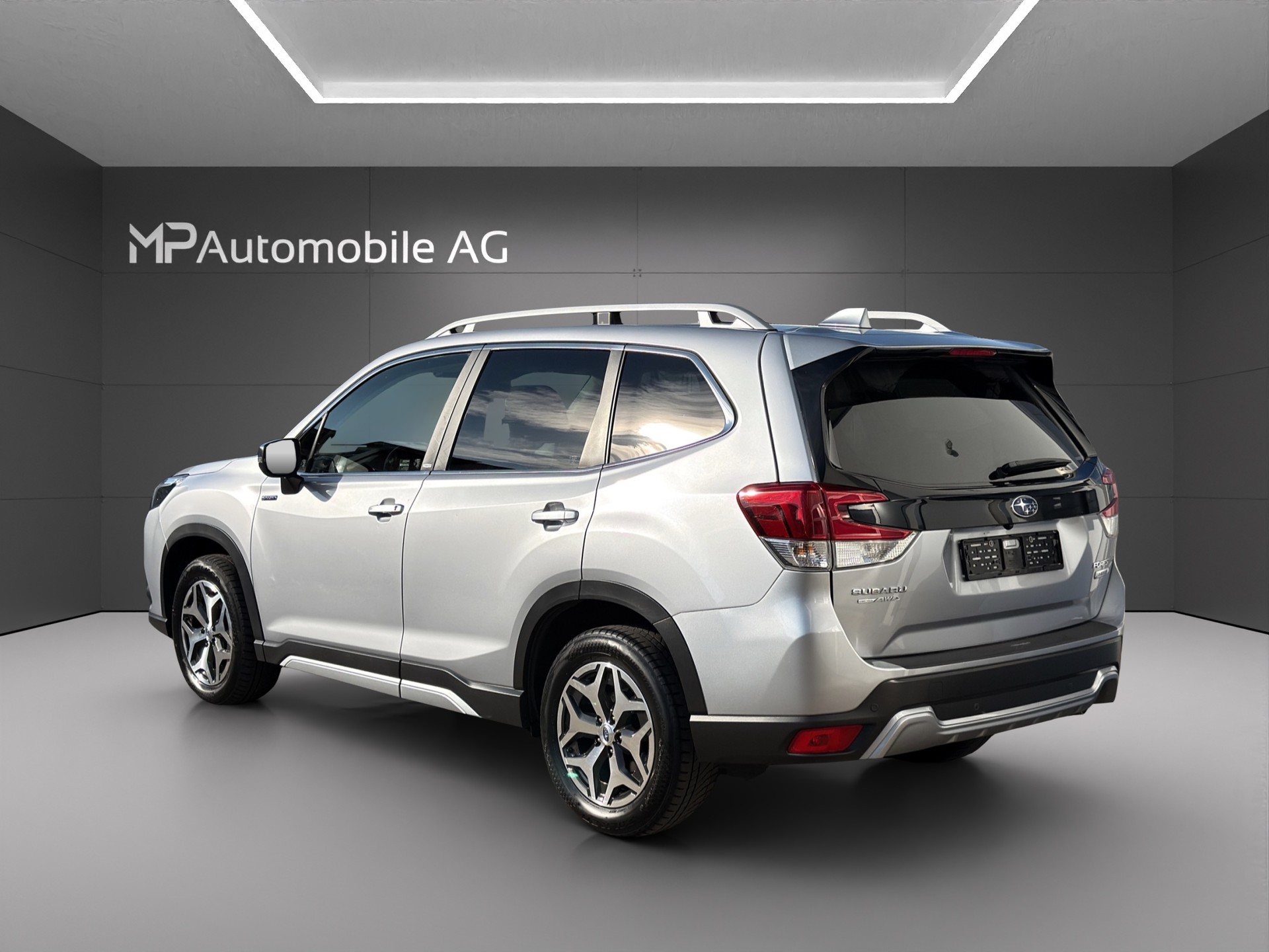 SUBARU Forester 2.0i e-Boxer Advantage Lineartronic-image-4