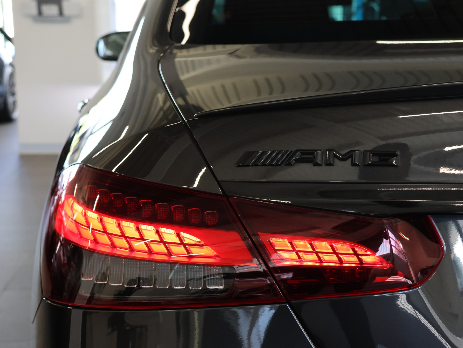 MERCEDES-BENZ AMG E 53 4Matic+ Speedshift 9G-TCT *360 Kamera* *Panoramadach* *Burmester*-image-25
