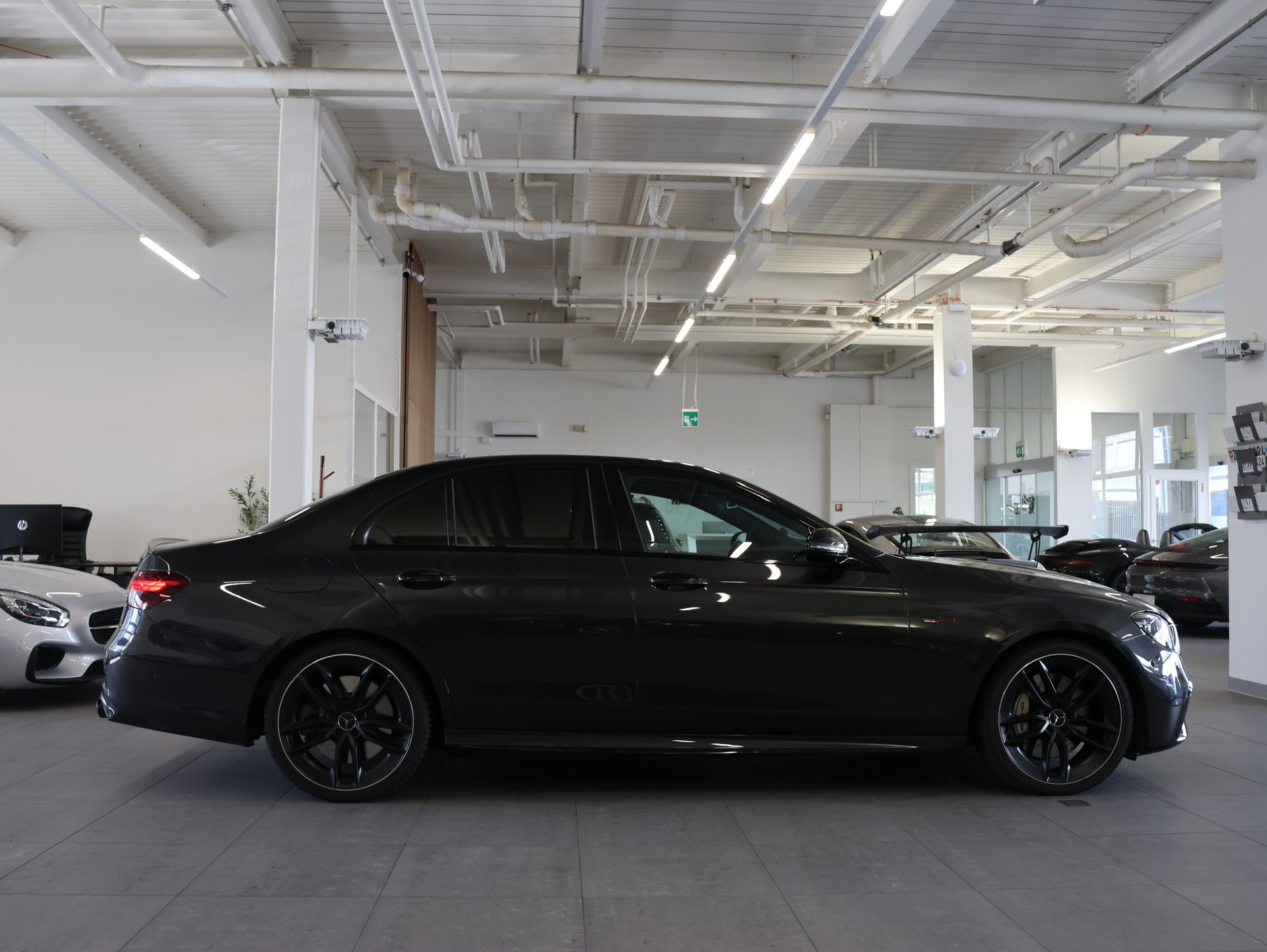MERCEDES-BENZ AMG E 53 4Matic+ Speedshift 9G-TCT *360 Kamera* *Panoramadach* *Burmester*-image-6