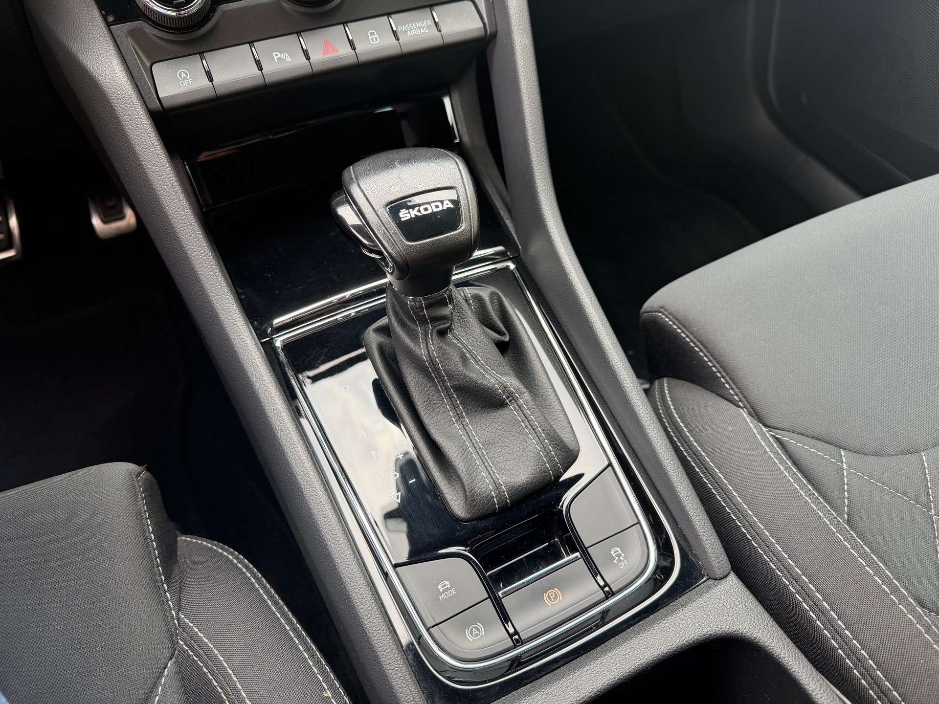 SKODA Karoq 1.5 TSI SportLine DSG-image-24