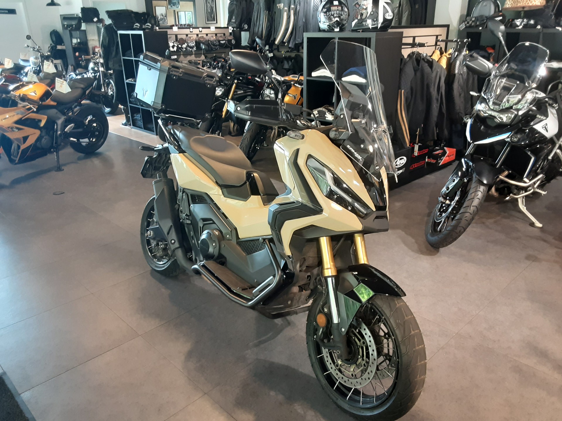HONDA X-ADV 750-image-2
