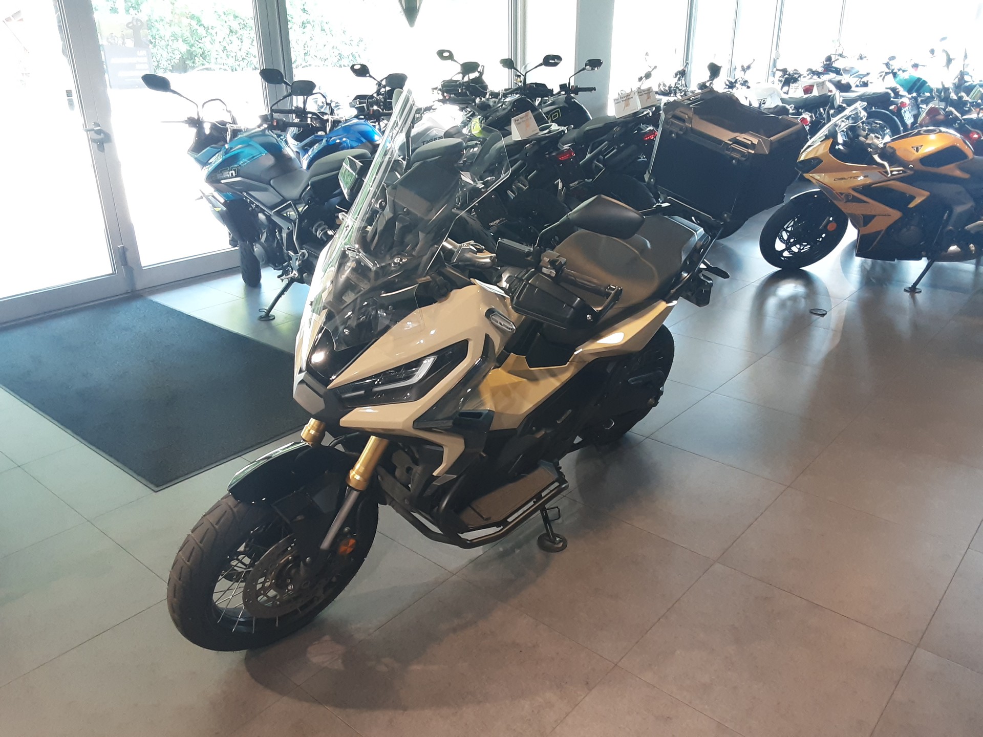 HONDA X-ADV 750-image-3