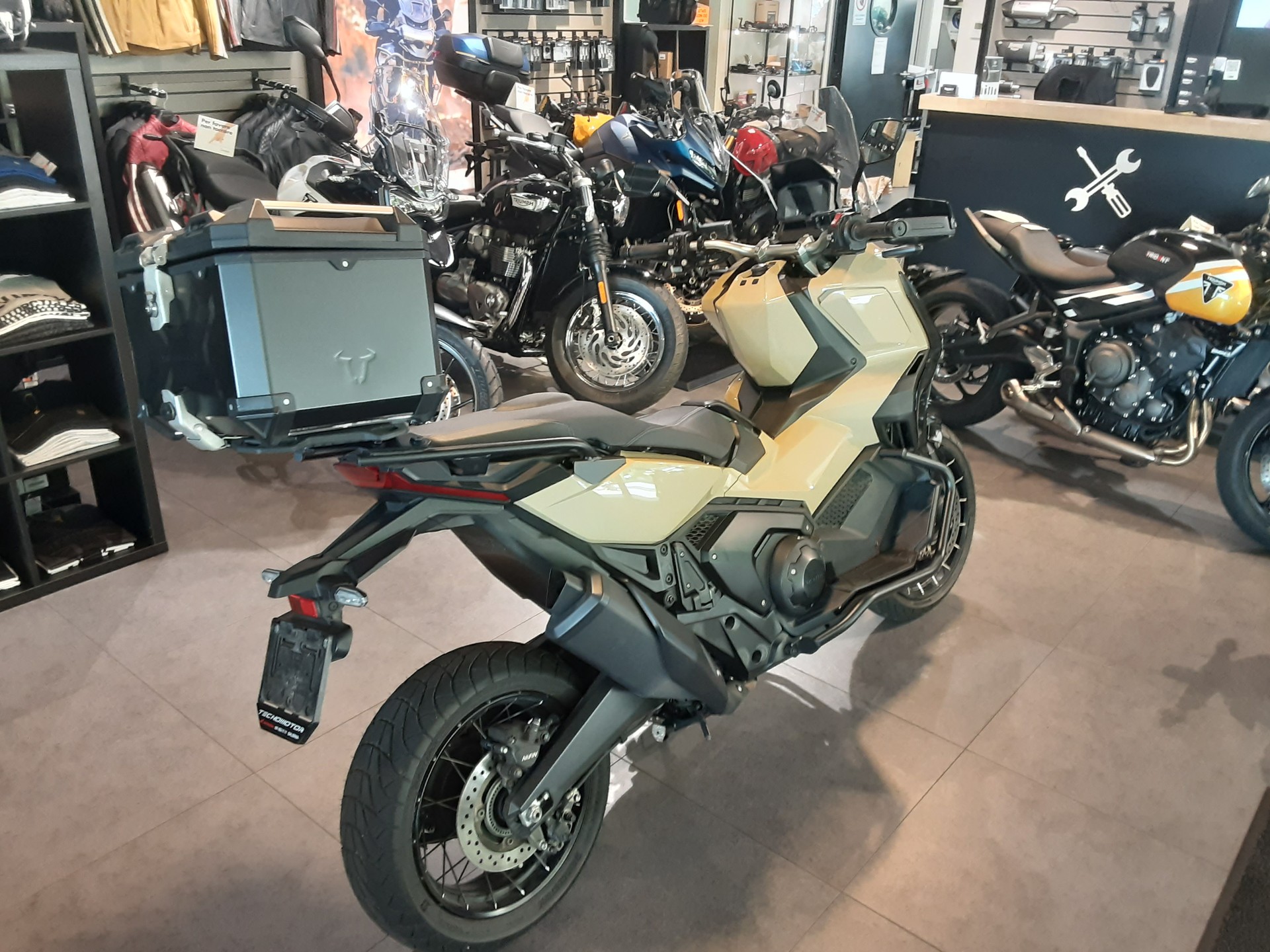 HONDA X-ADV 750-image-4