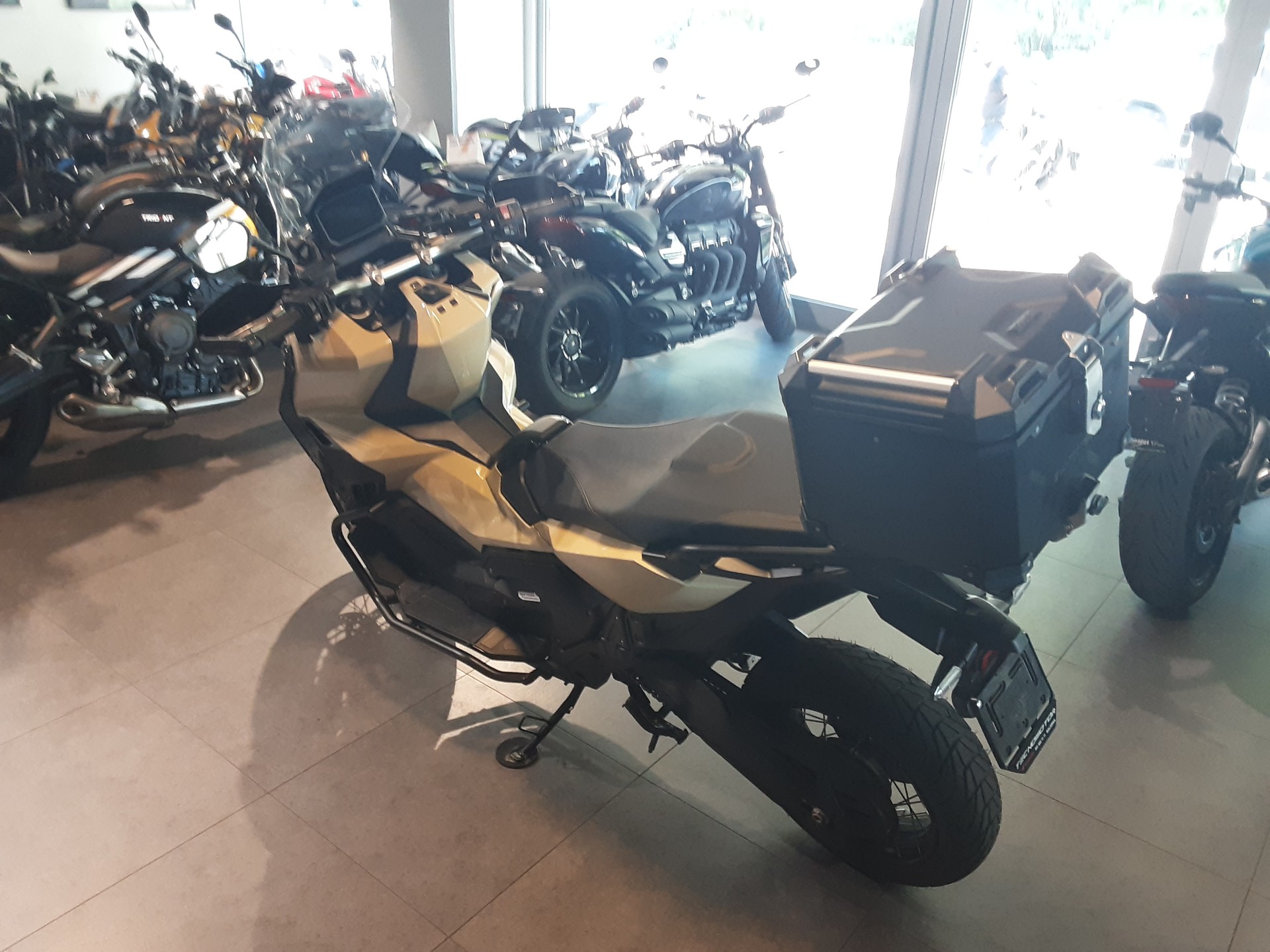 HONDA X-ADV 750-image-5