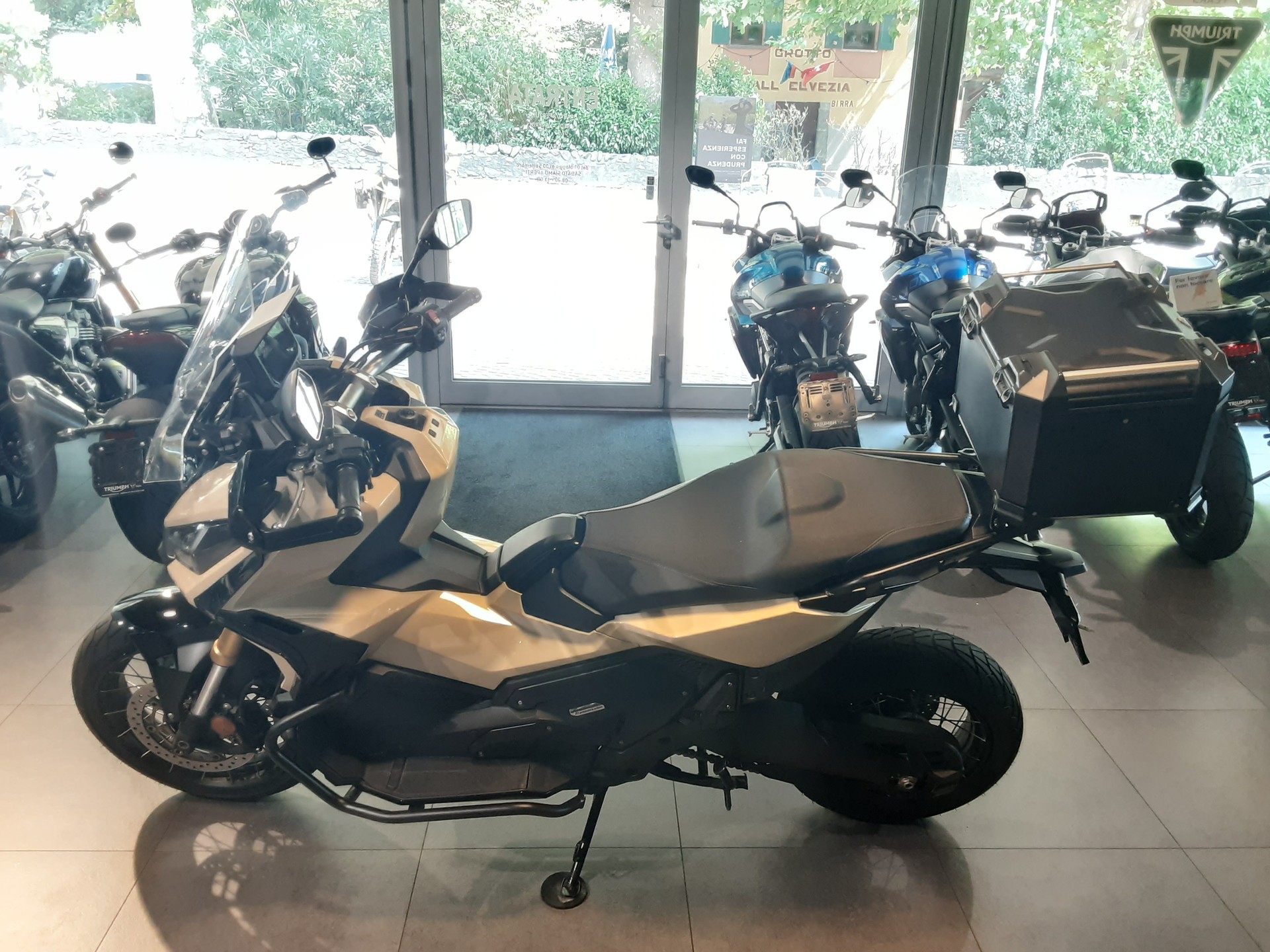 HONDA X-ADV 750-image-1