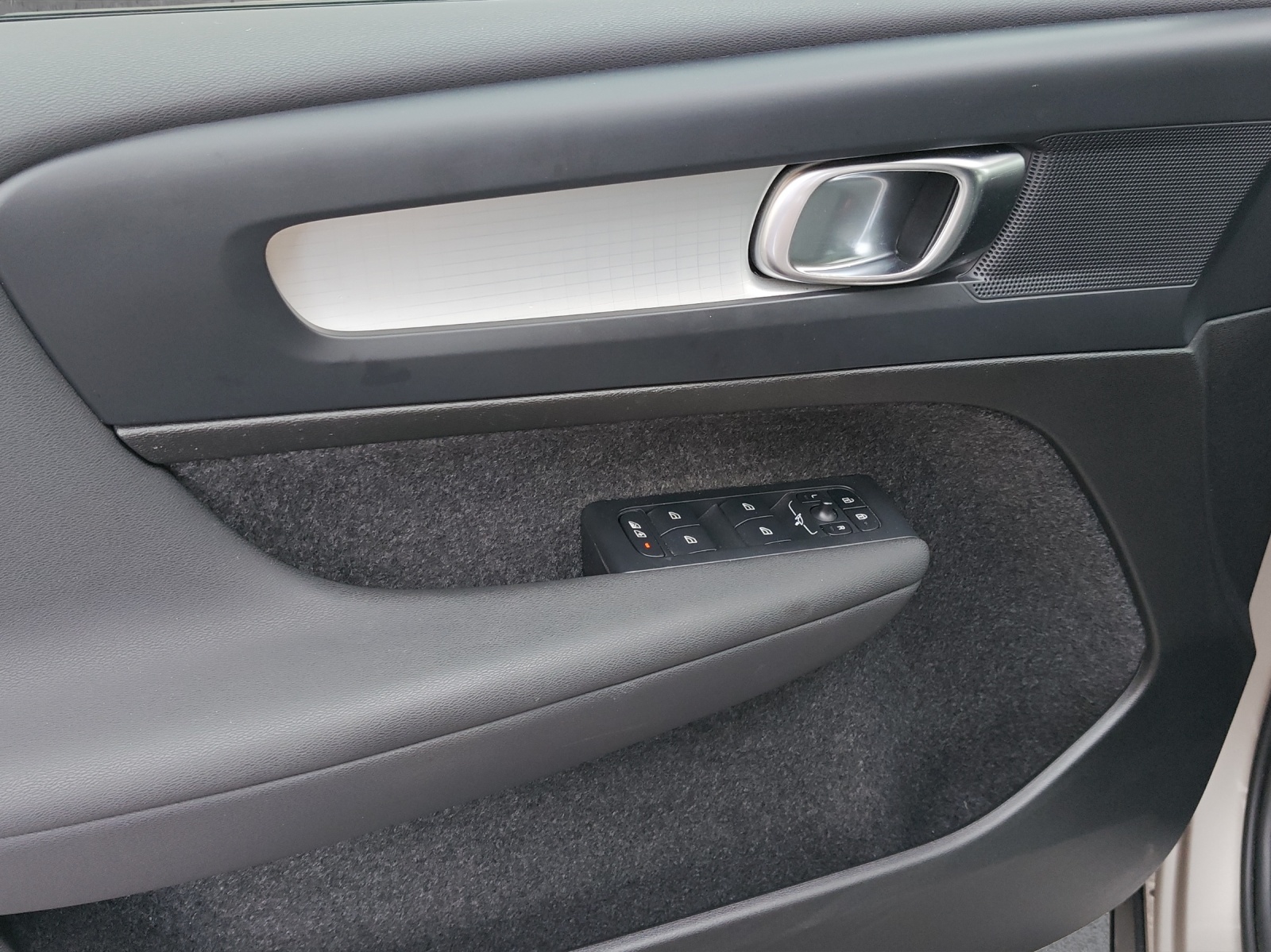 VOLVO XC40 1.5 T2 XCITE-image-9
