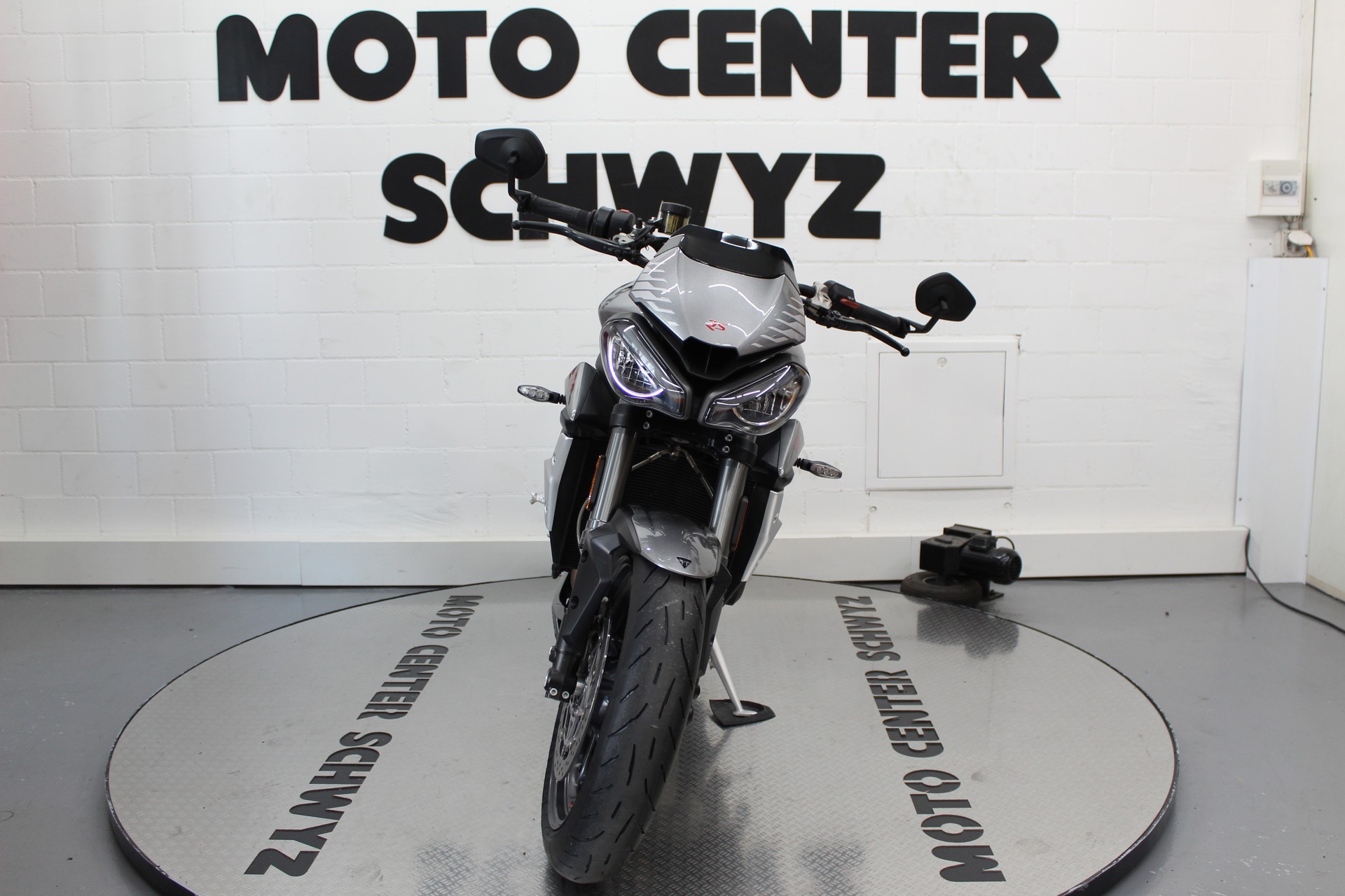 TRIUMPH Street Triple RS 765 ABS-showroom-element-2