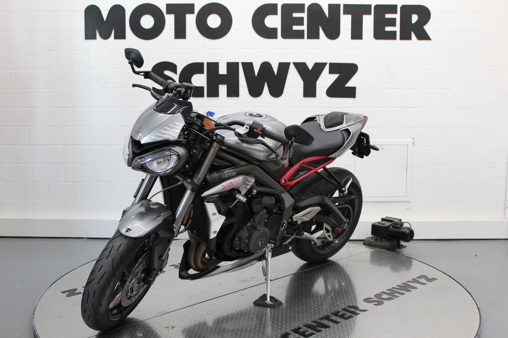 TRIUMPH Street Triple RS 765 ABS-showroom-element-3