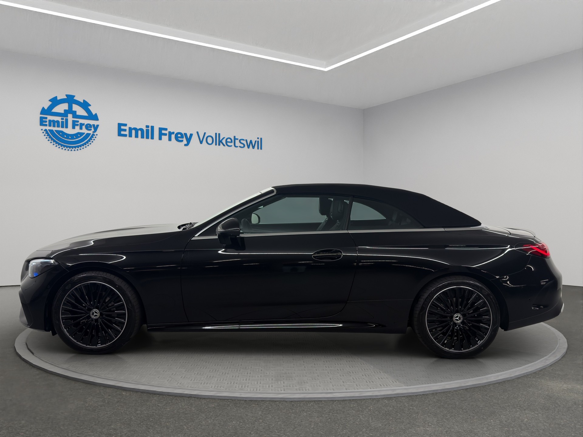 MERCEDES-BENZ CLE 200 AMG Line 4matic Cabriolet-image-4