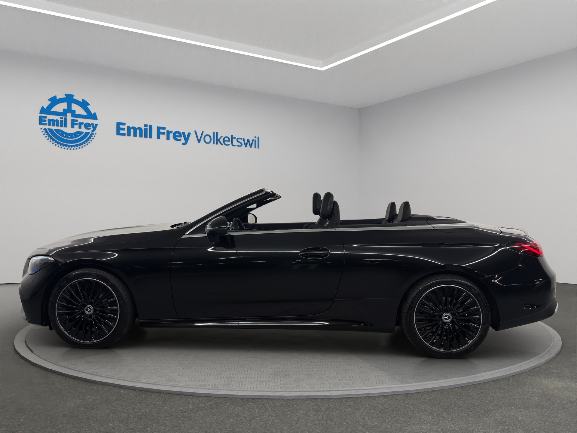 MERCEDES-BENZ CLE 200 AMG Line 4matic Cabriolet-showroom-element-1