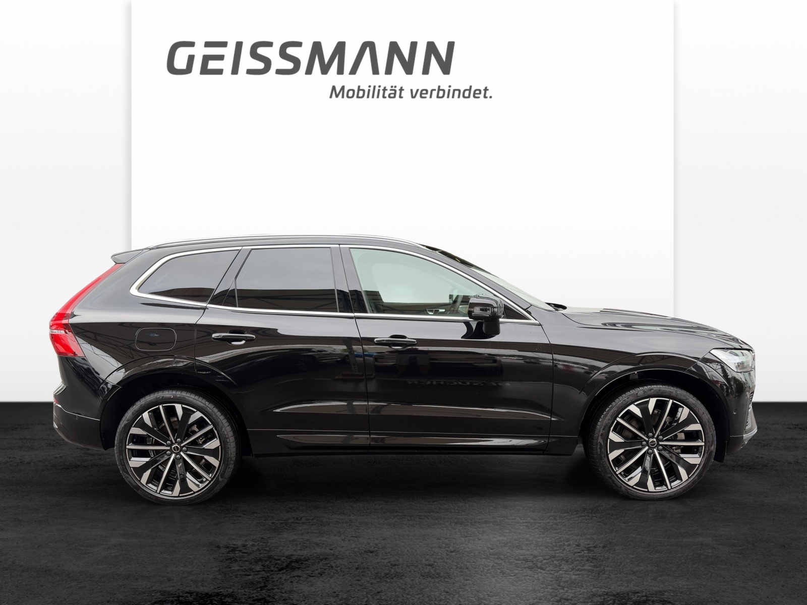 VOLVO XC60 2.0 T8 TE Ultra Bright eAWD-showroom-element-3