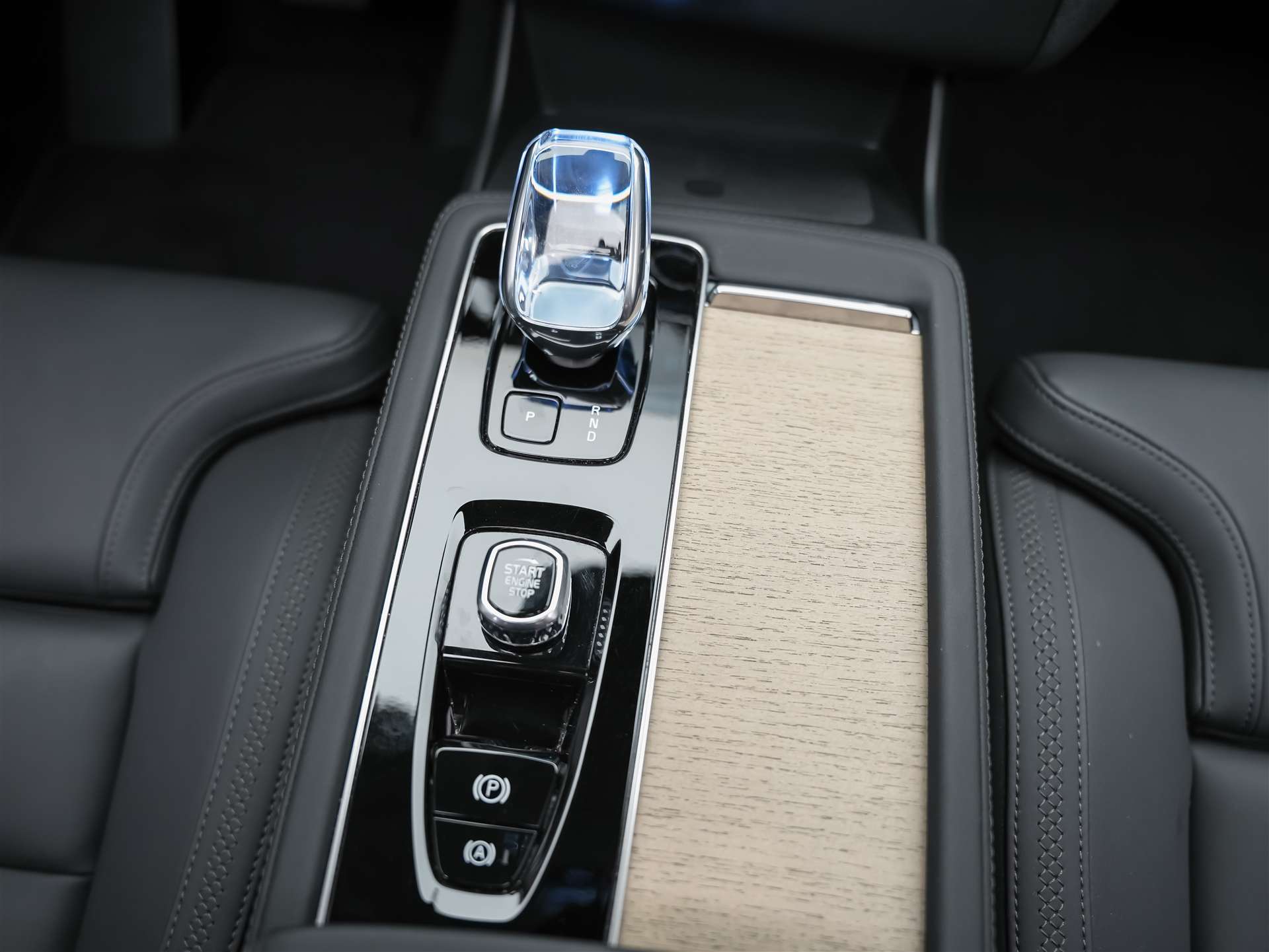 VOLVO XC90 B5 AWD Plus Bright Geartronic *Facelift*7 Plätzer*Panorama*AHK*-image-24