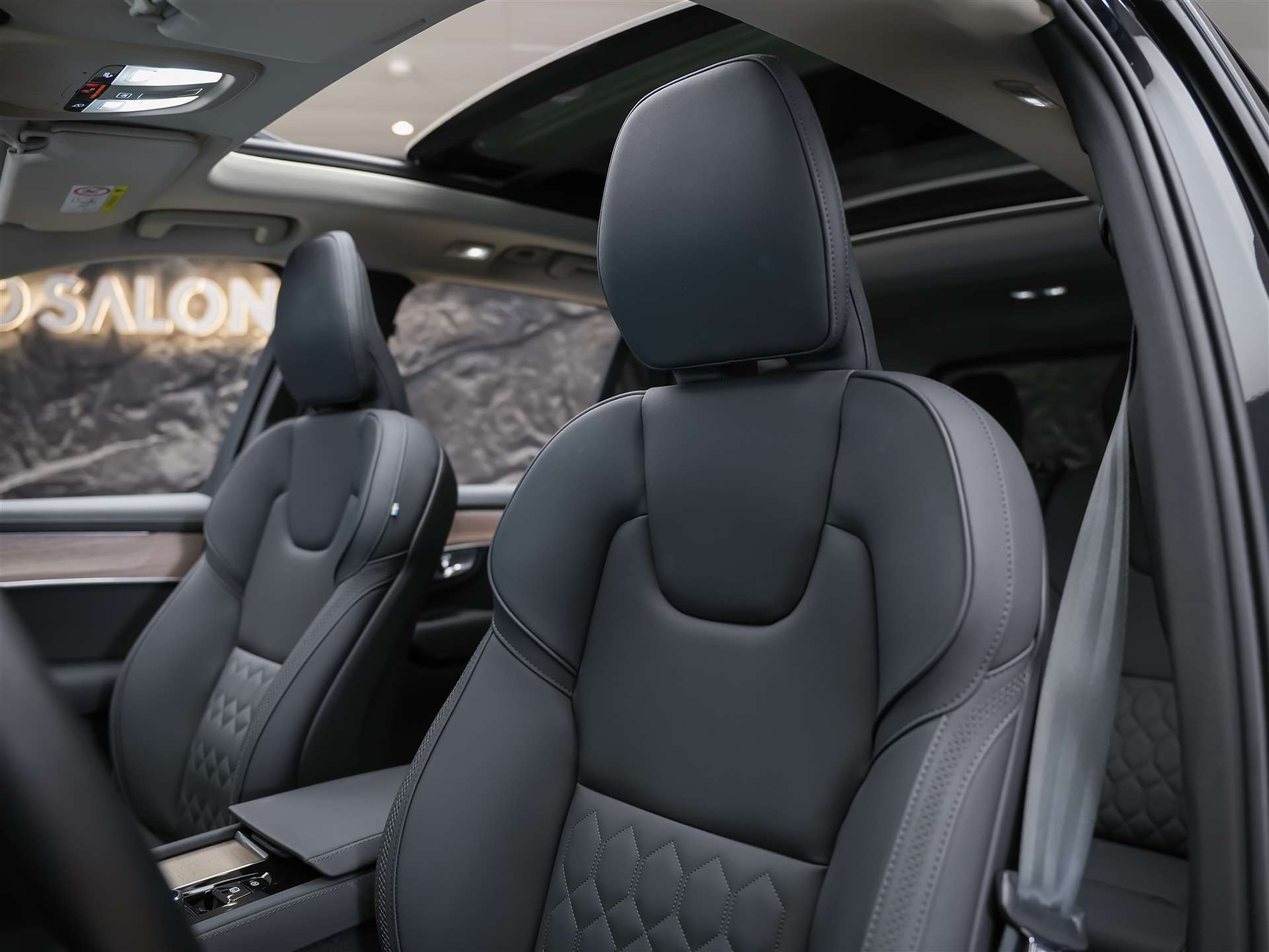 VOLVO XC90 B5 AWD Plus Bright Geartronic *Facelift*7 Plätzer*Panorama*AHK*-image-9