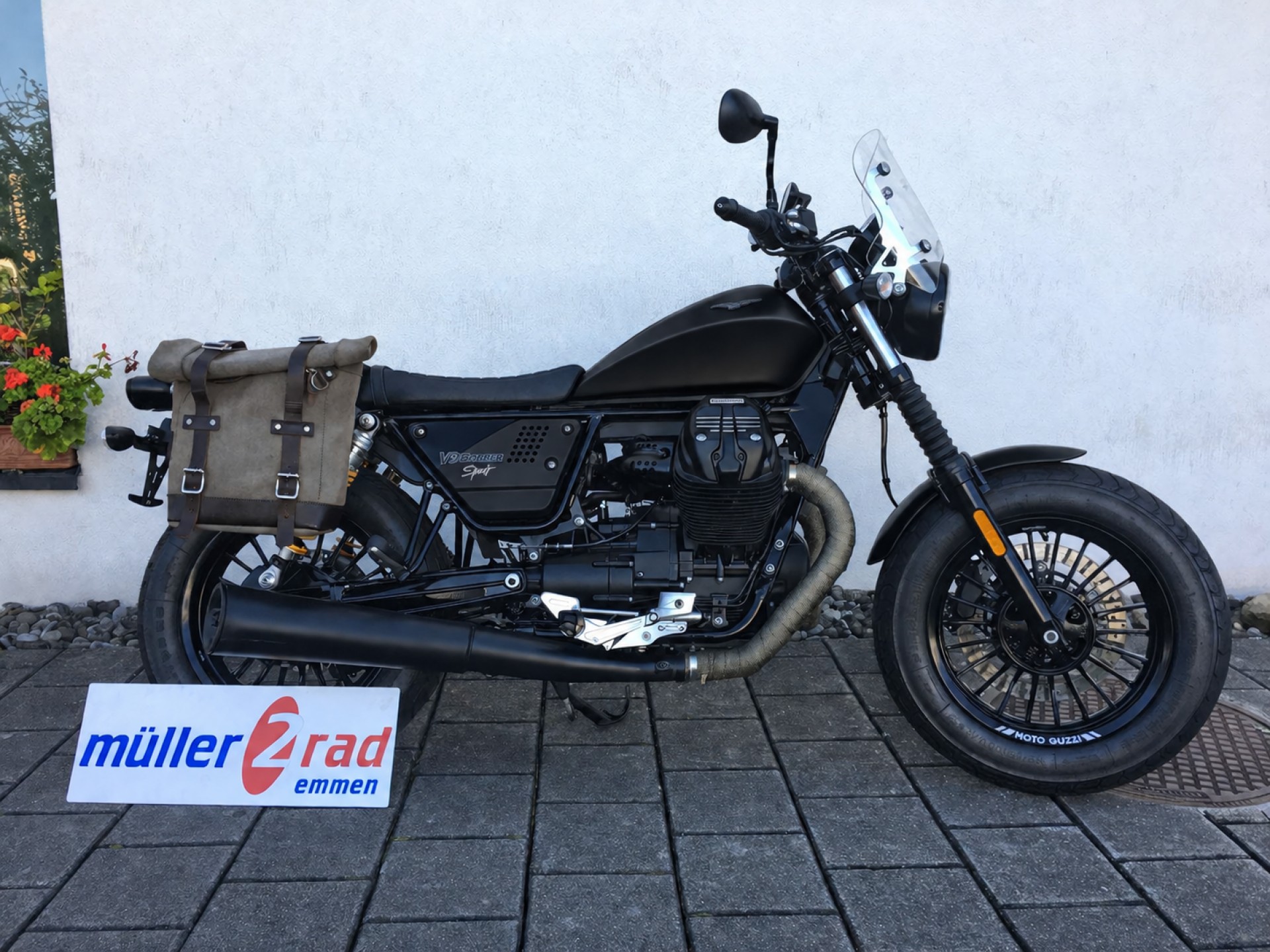 MOTO GUZZI V9 Bobber Sport-image-0