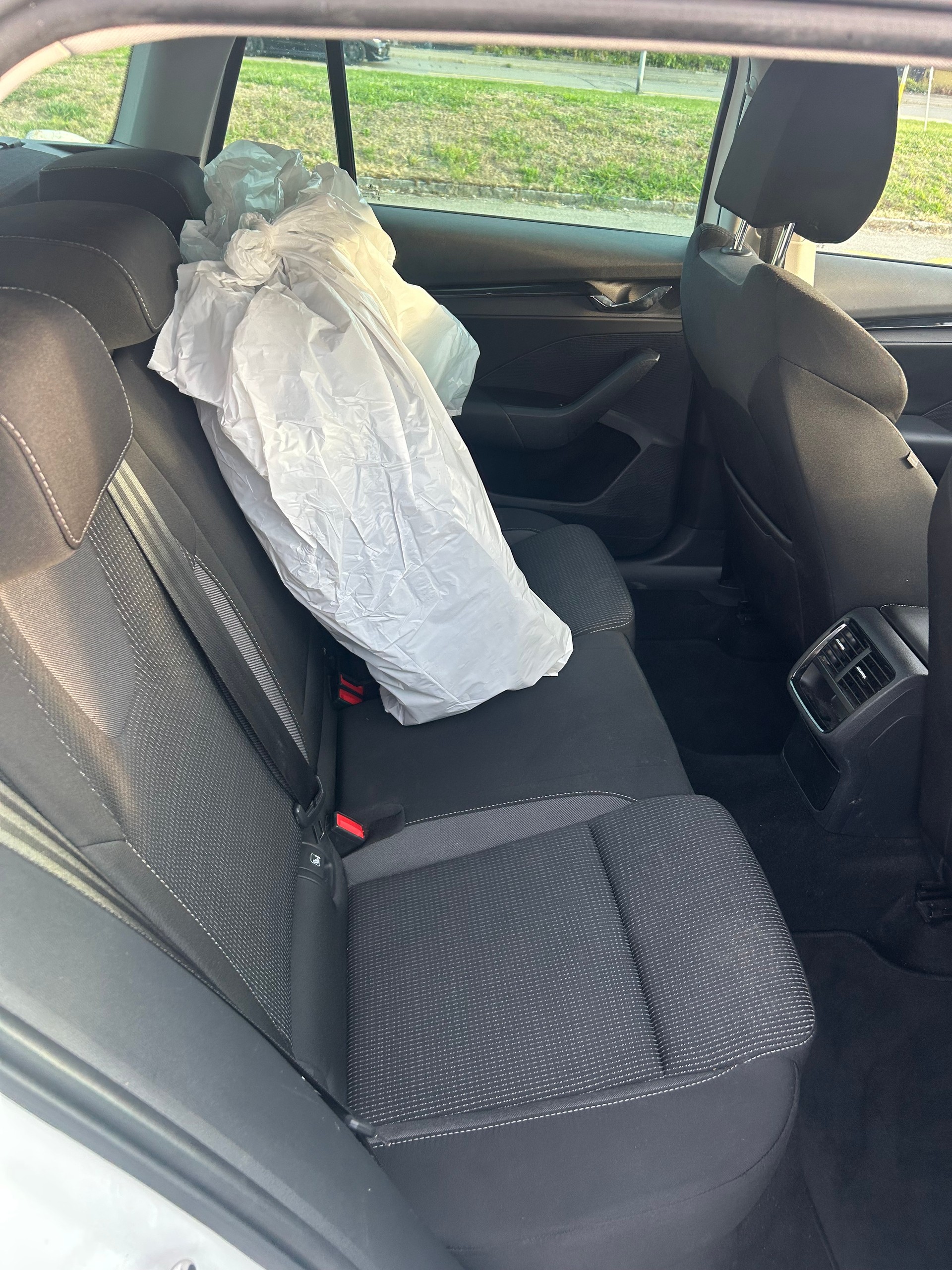 SKODA Octavia Combi 2.0 TDI DSG Style-showroom-element-3