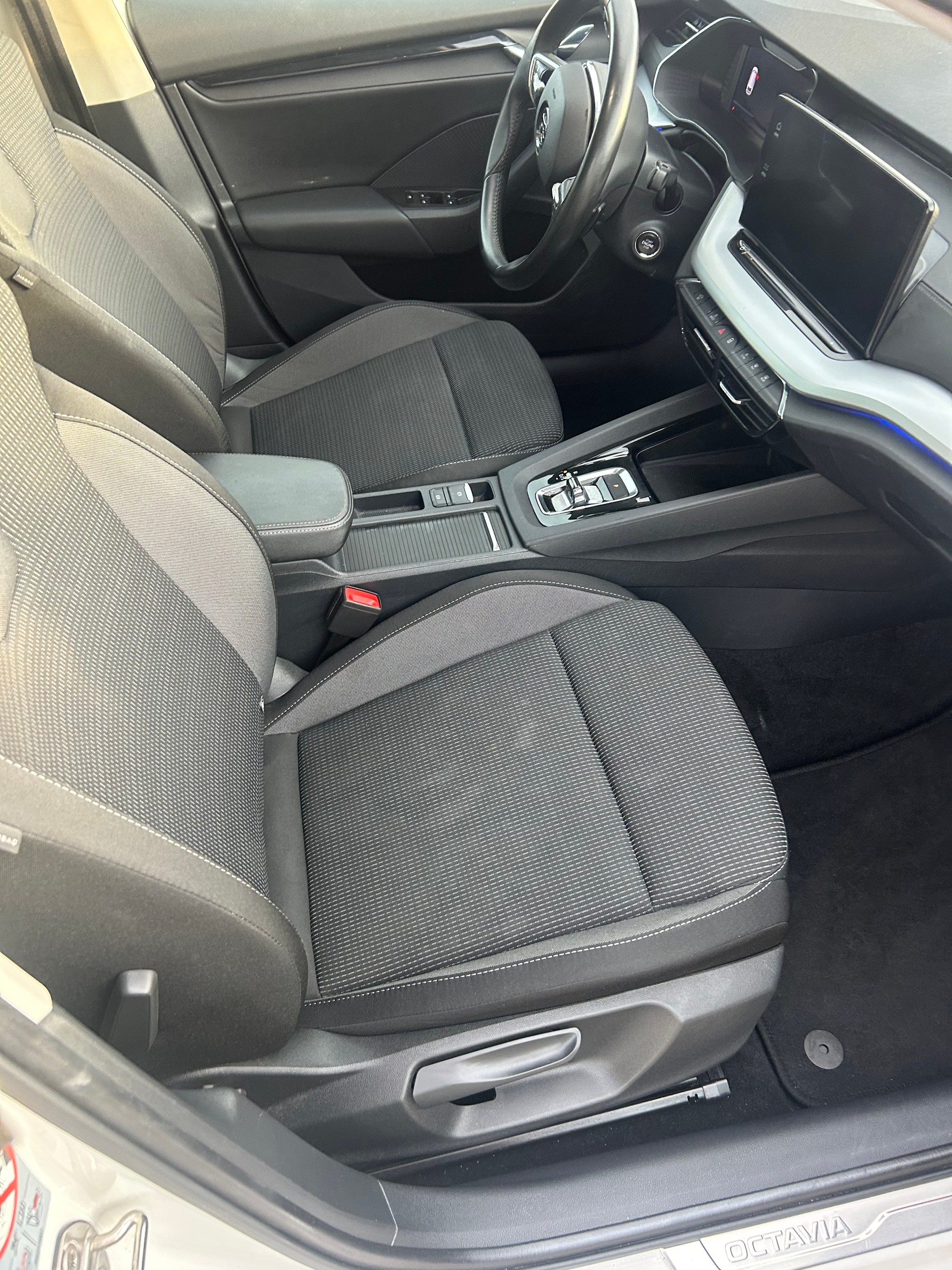 SKODA Octavia Combi 2.0 TDI DSG Style-showroom-element-1