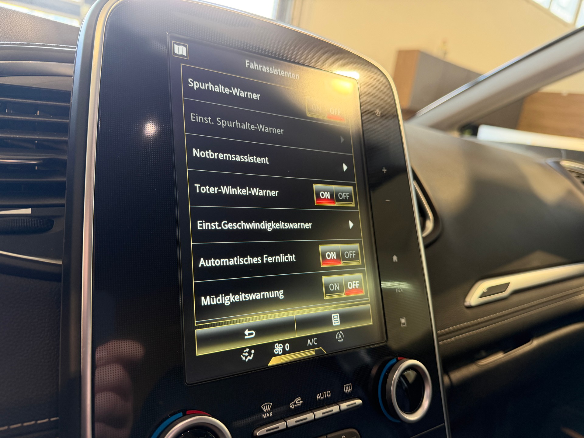RENAULT Grand Scénic 1.2 16V Turbo Bose-image-17