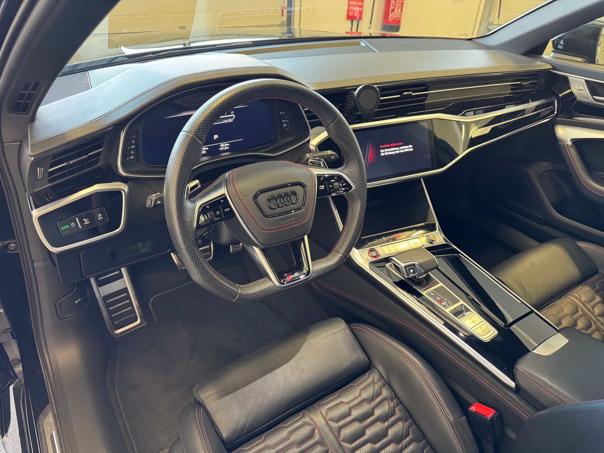 AUDI RS6 Avant 4.0 TFSI V8 quattro, CH Fahrzeug, Keramik, KW V4, BTM-image-14