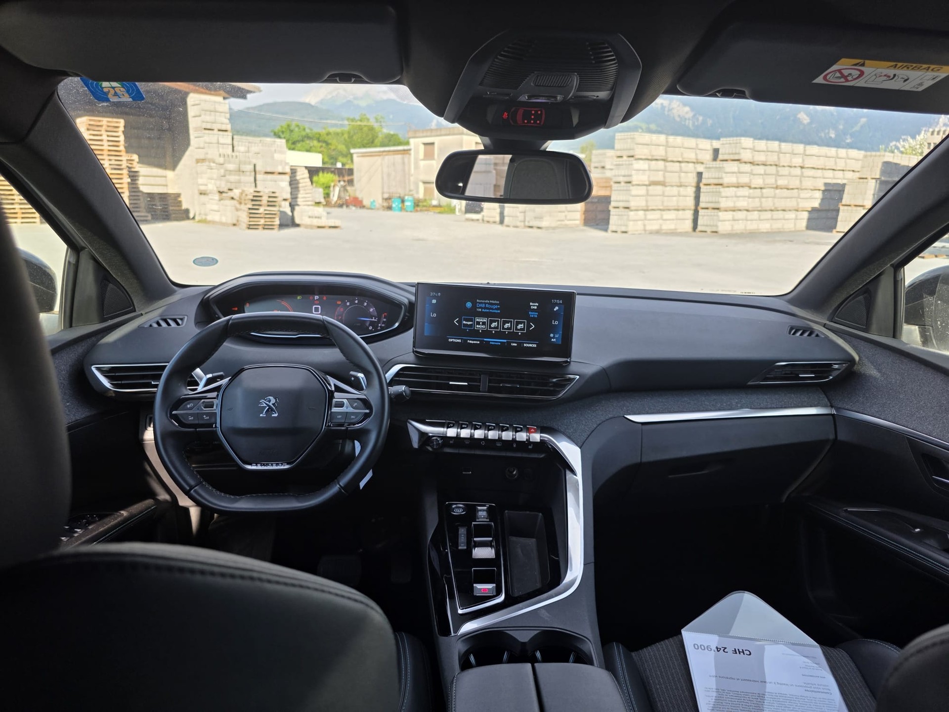 PEUGEOT 5008 1.2 Pure Tech Allure Pack EAT8-showroom-element-3