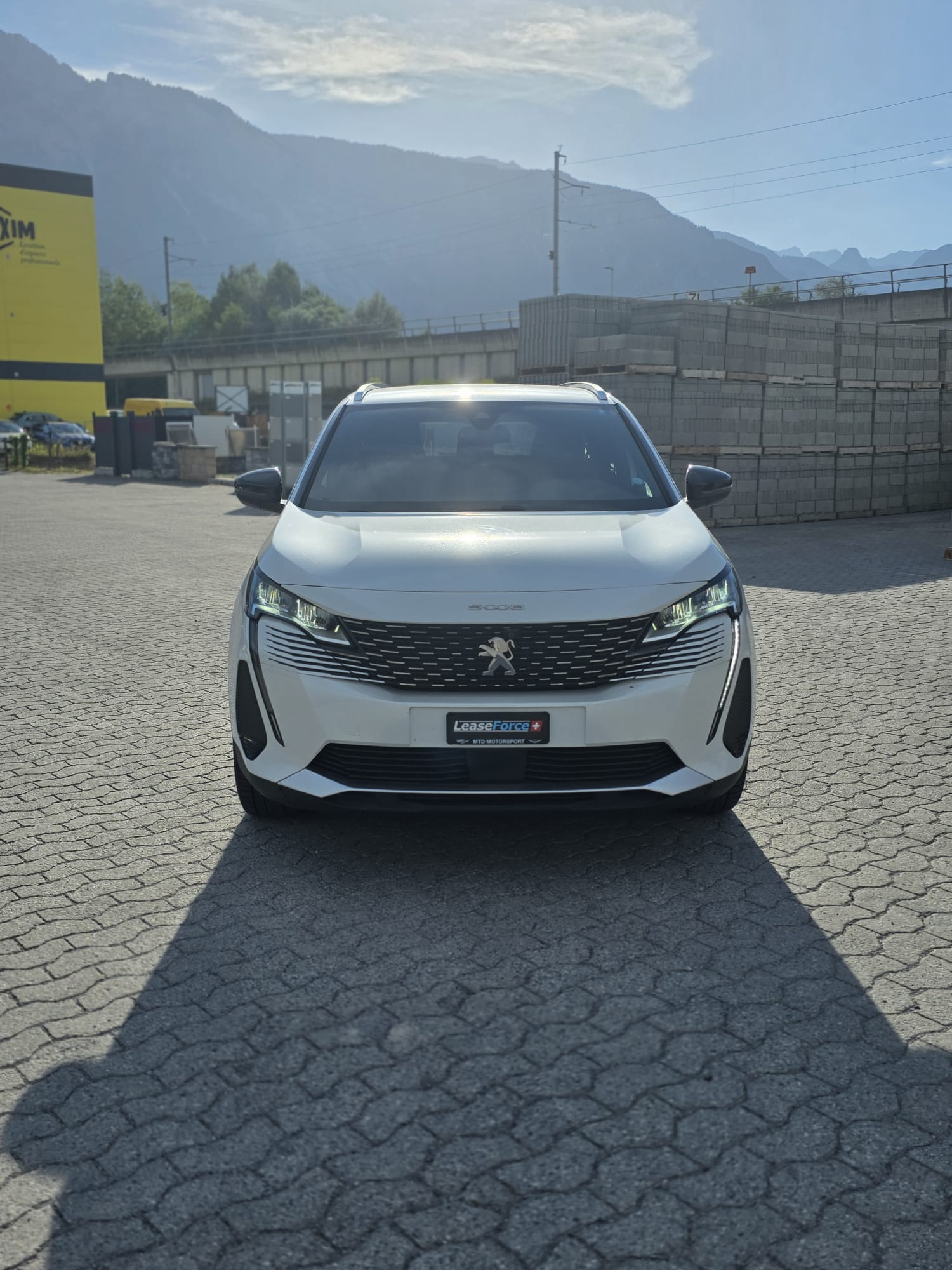 PEUGEOT 5008 1.2 Pure Tech Allure Pack EAT8-image-4