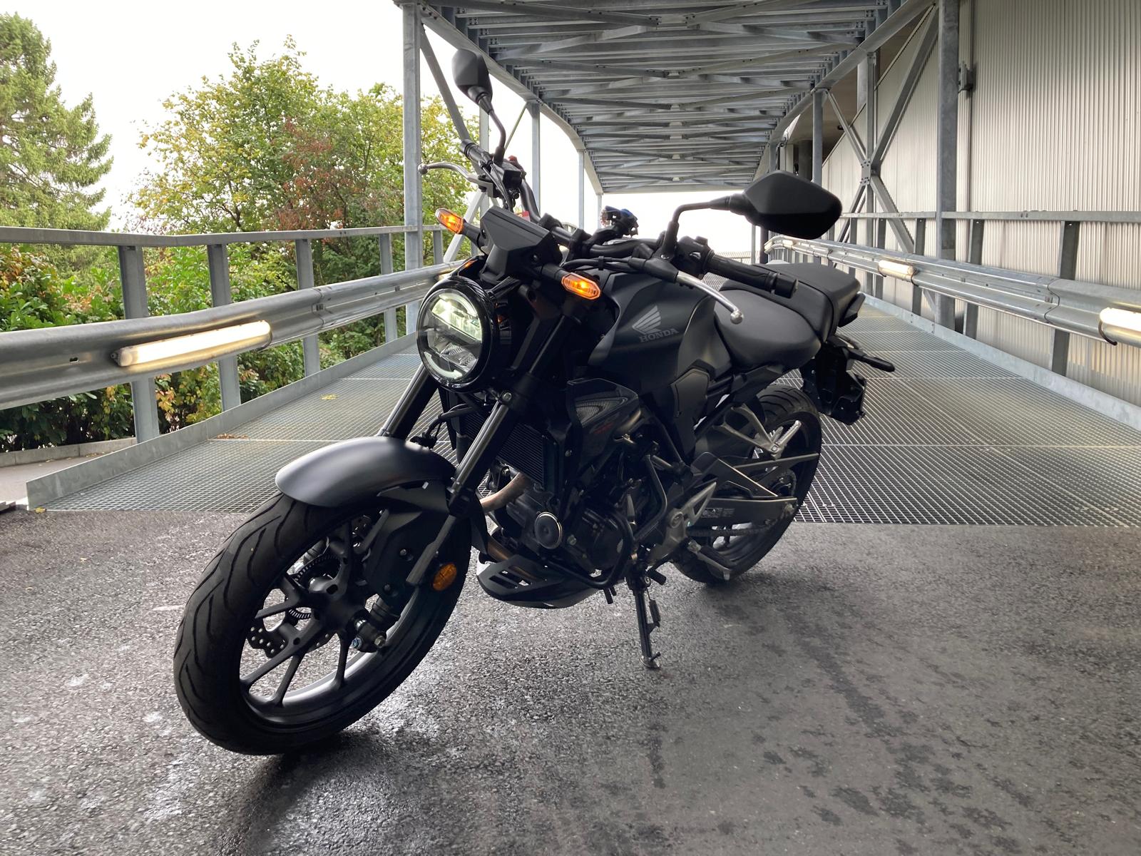HONDA CB 300 R-image-1