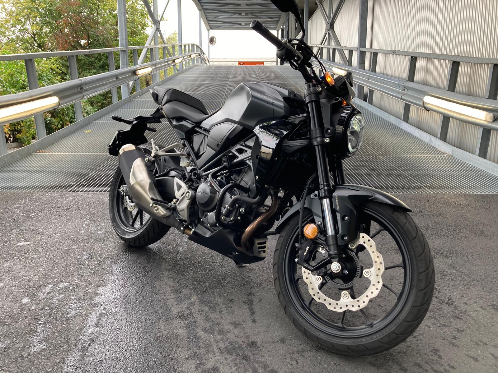 HONDA CB 300 R-image-0