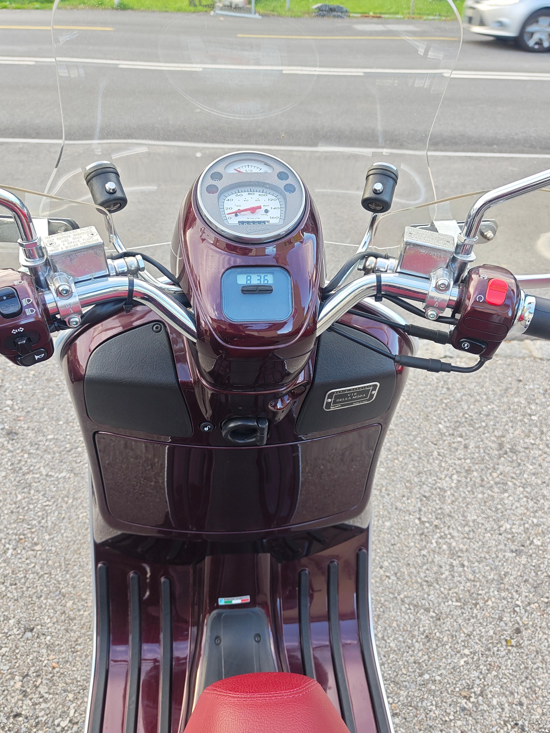 PIAGGIO Vespa GTV 300 i.e via Montenapoleone-image-7